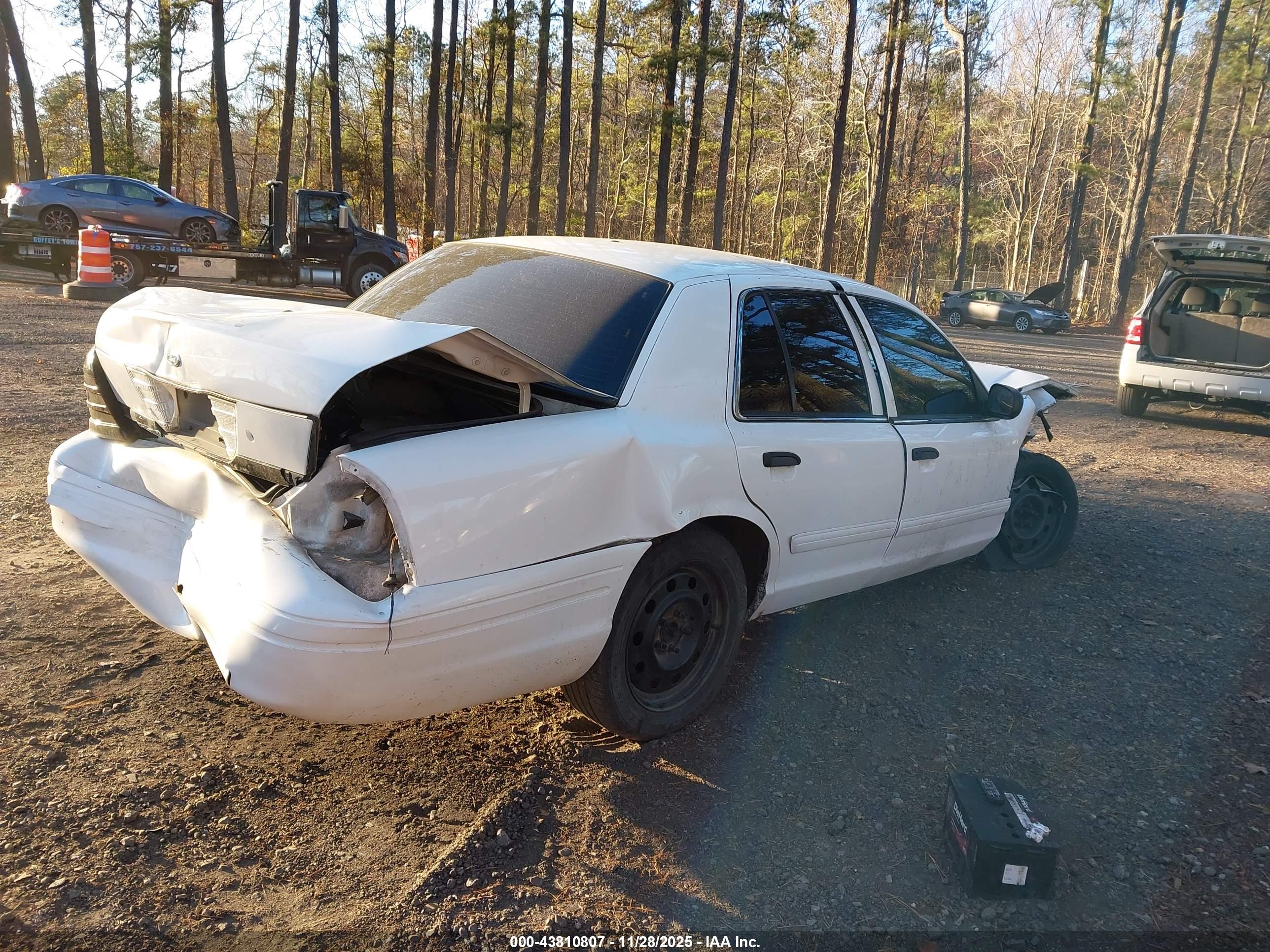 FORD CROWN image 4