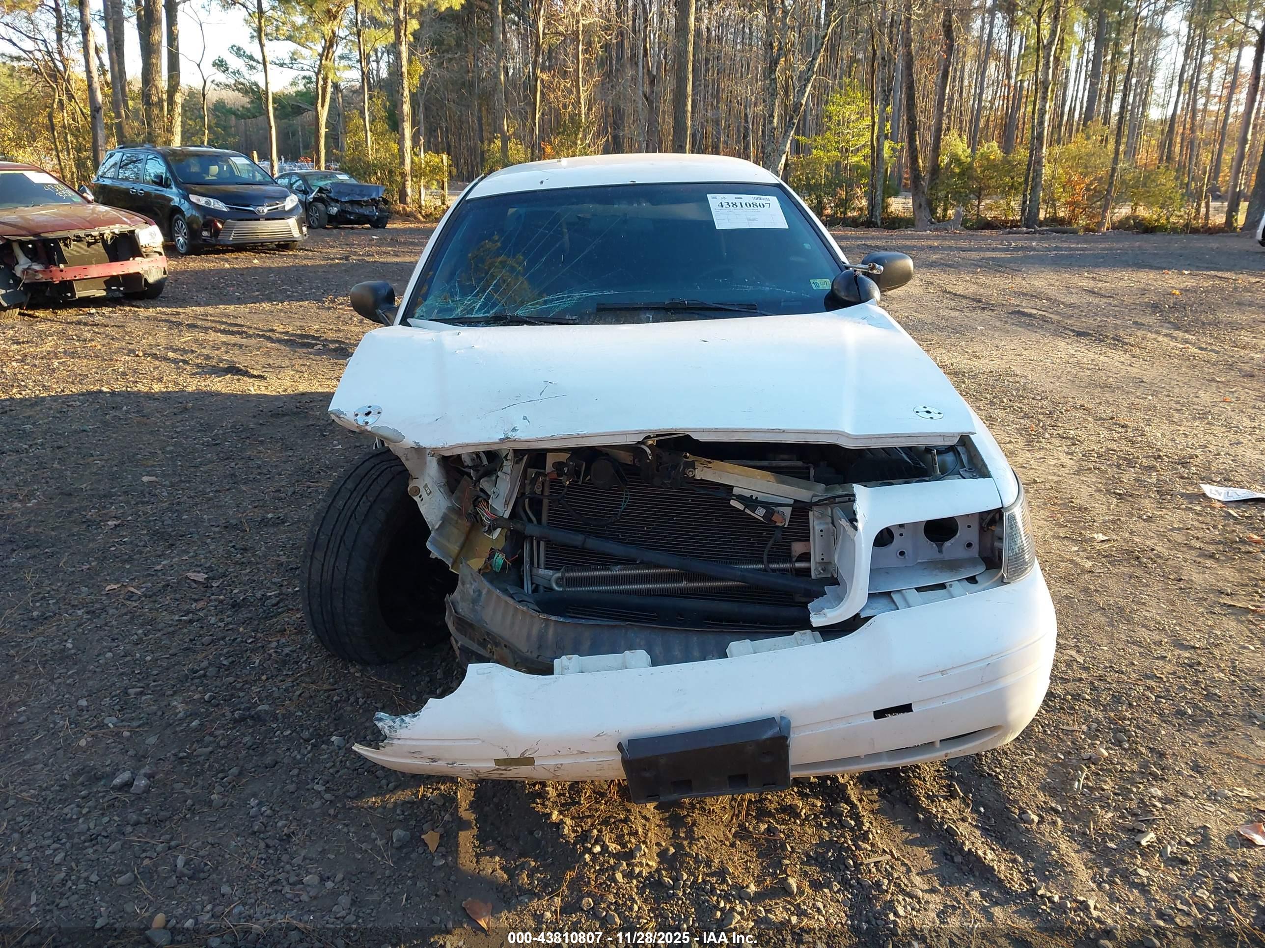 FORD CROWN image 6