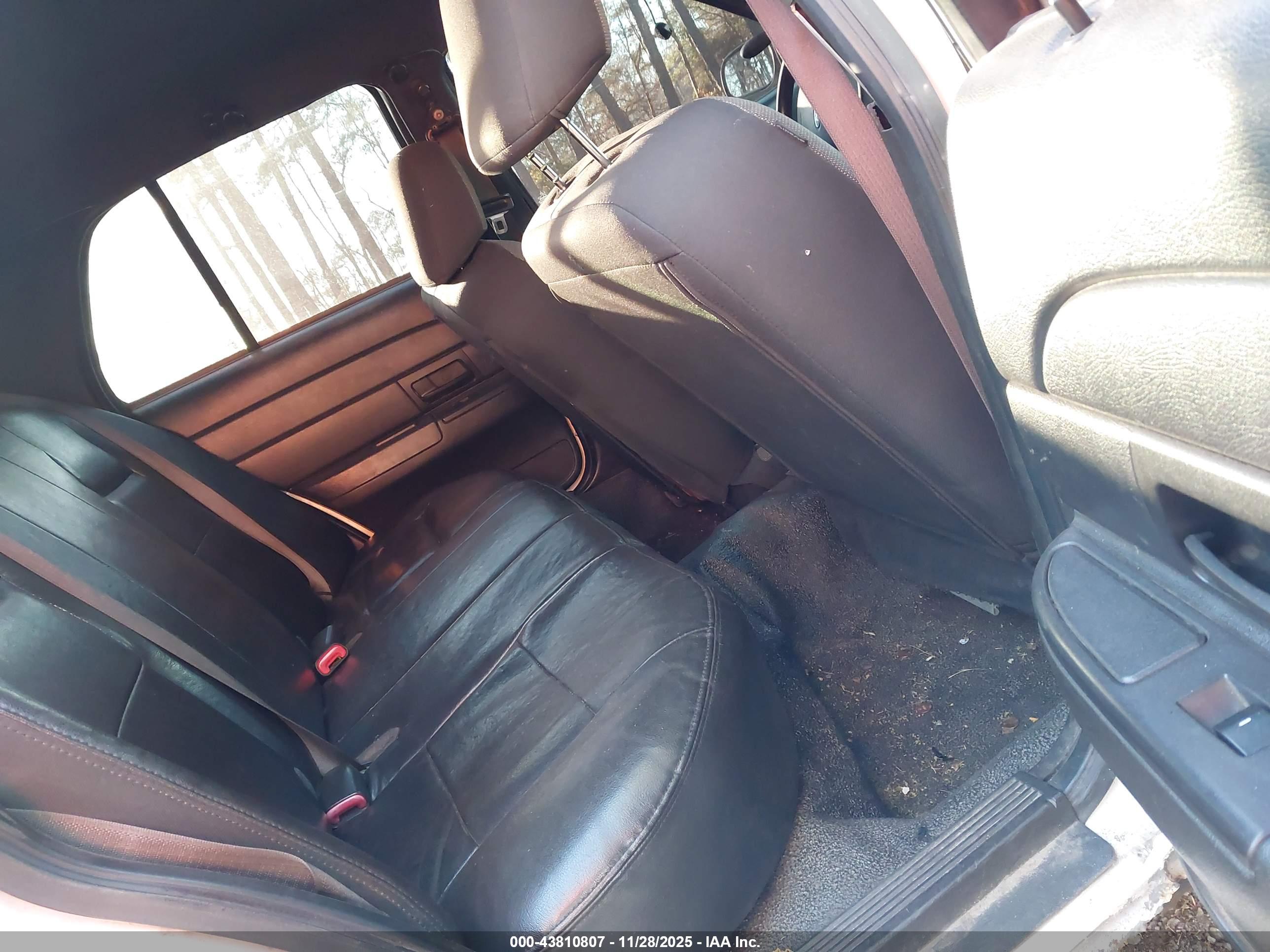 FORD CROWN image 8