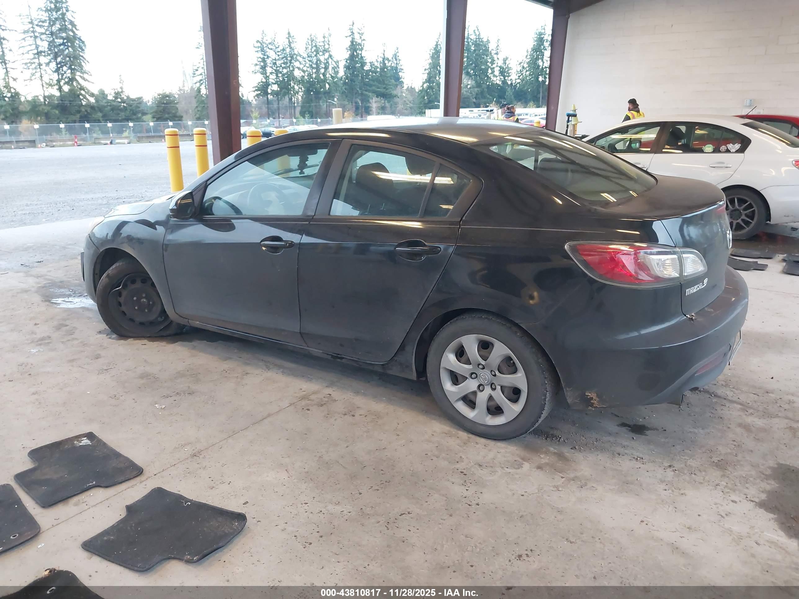 MAZDA MAZDA3 image 3