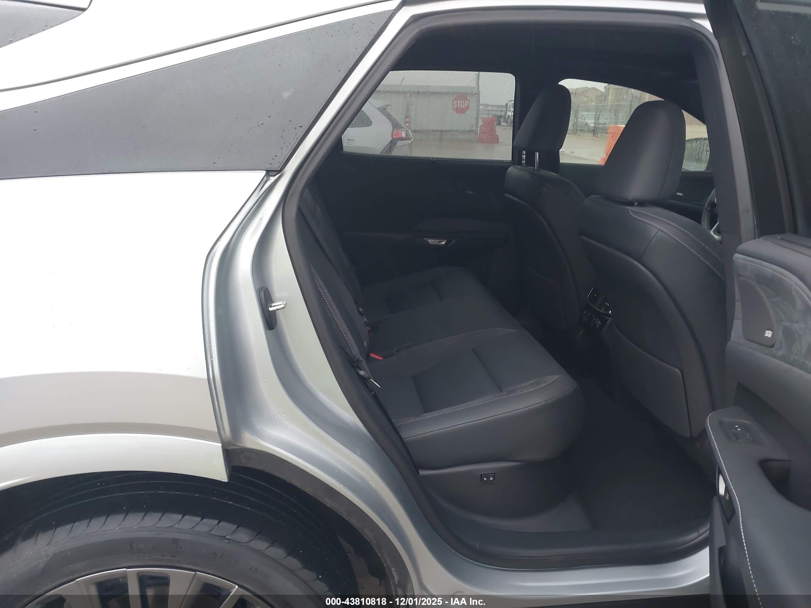 LEXUS RX image 8