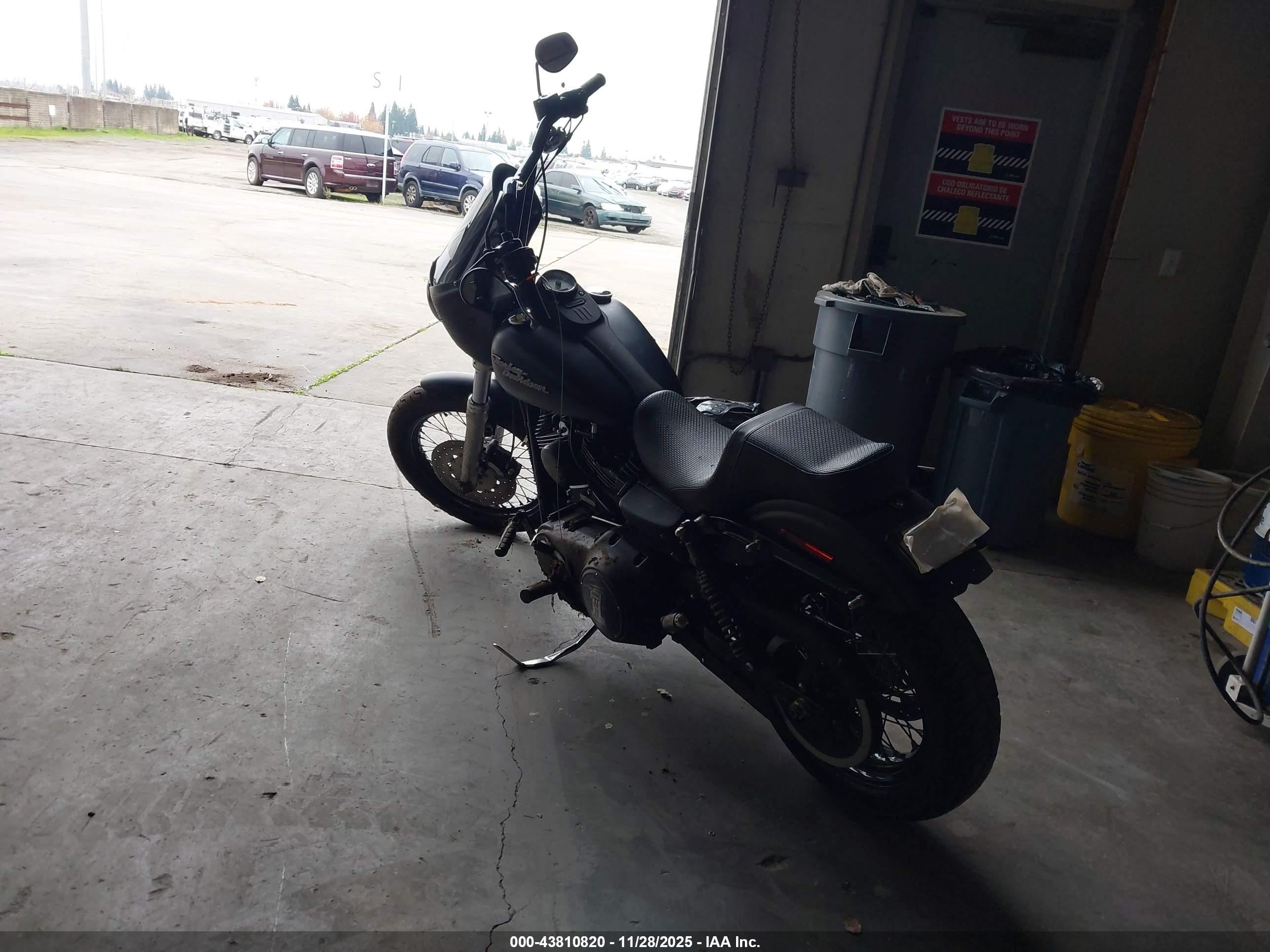 HARLEY-DAVIDSON FXDB image 3