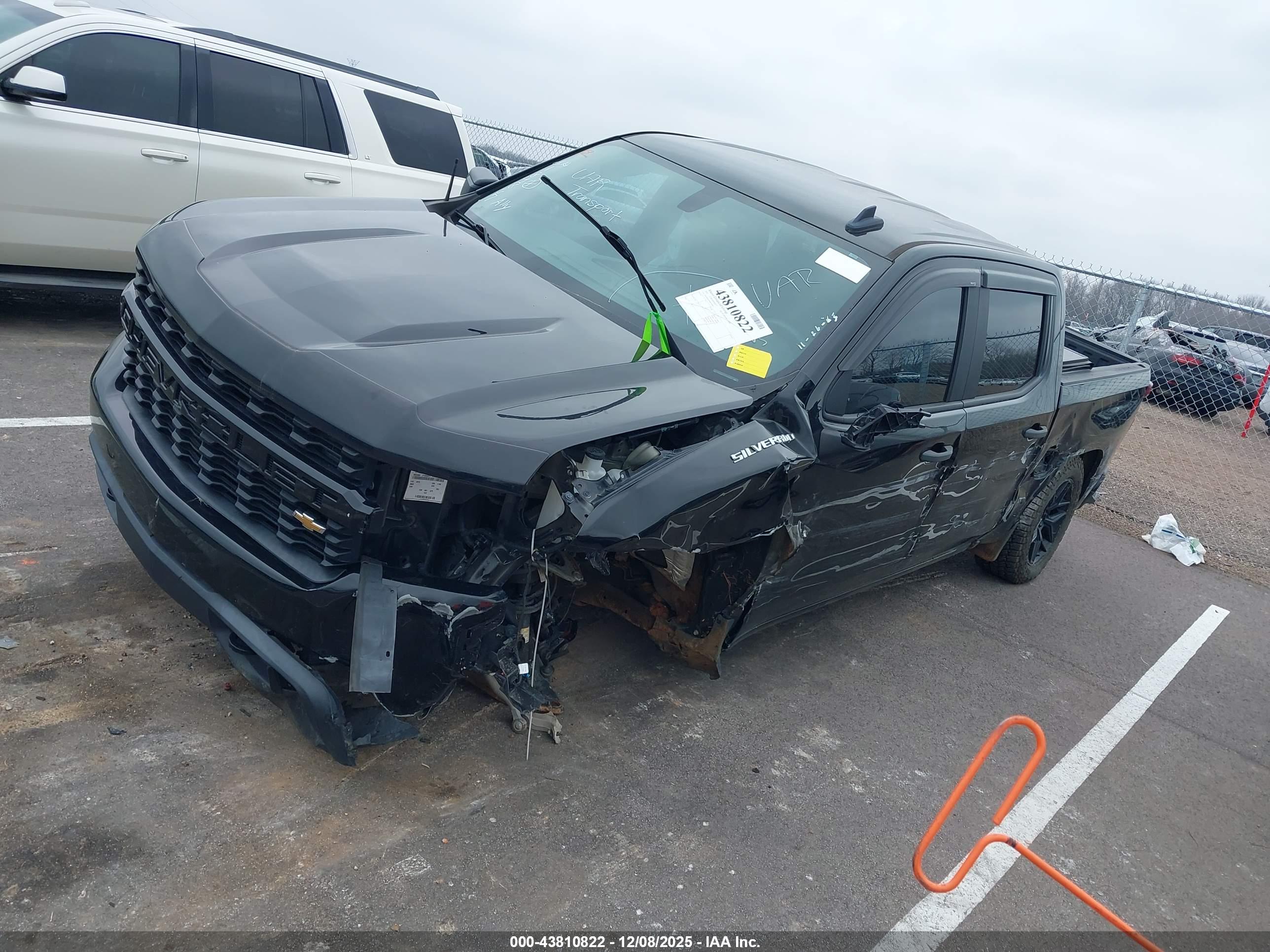 CHEVROLET SILVERADO image 2