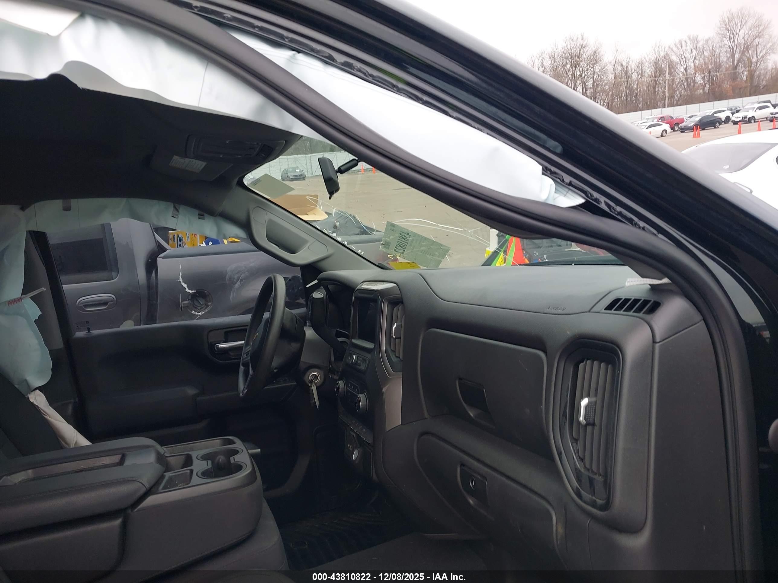 CHEVROLET SILVERADO image 5