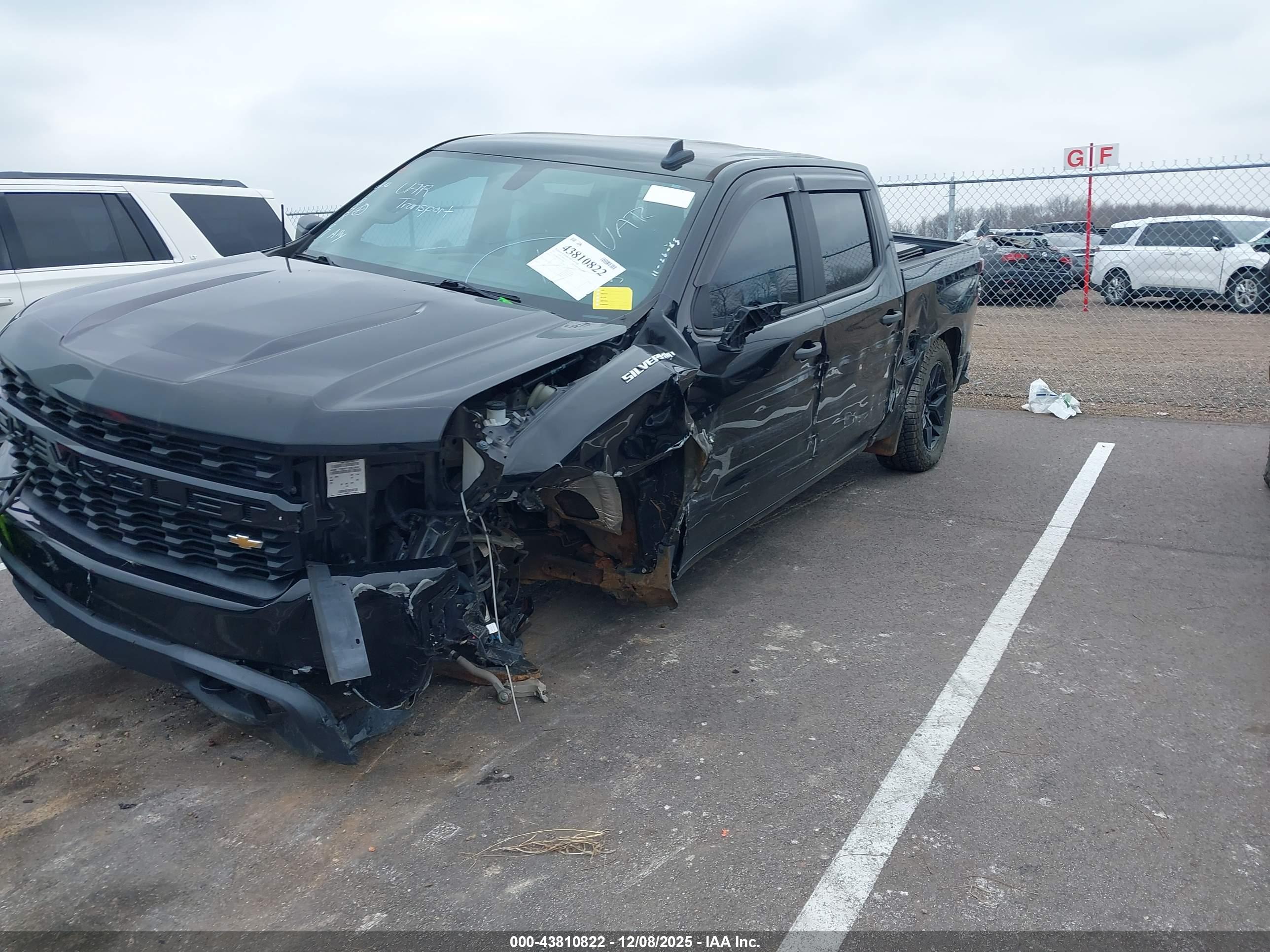 CHEVROLET SILVERADO image 6