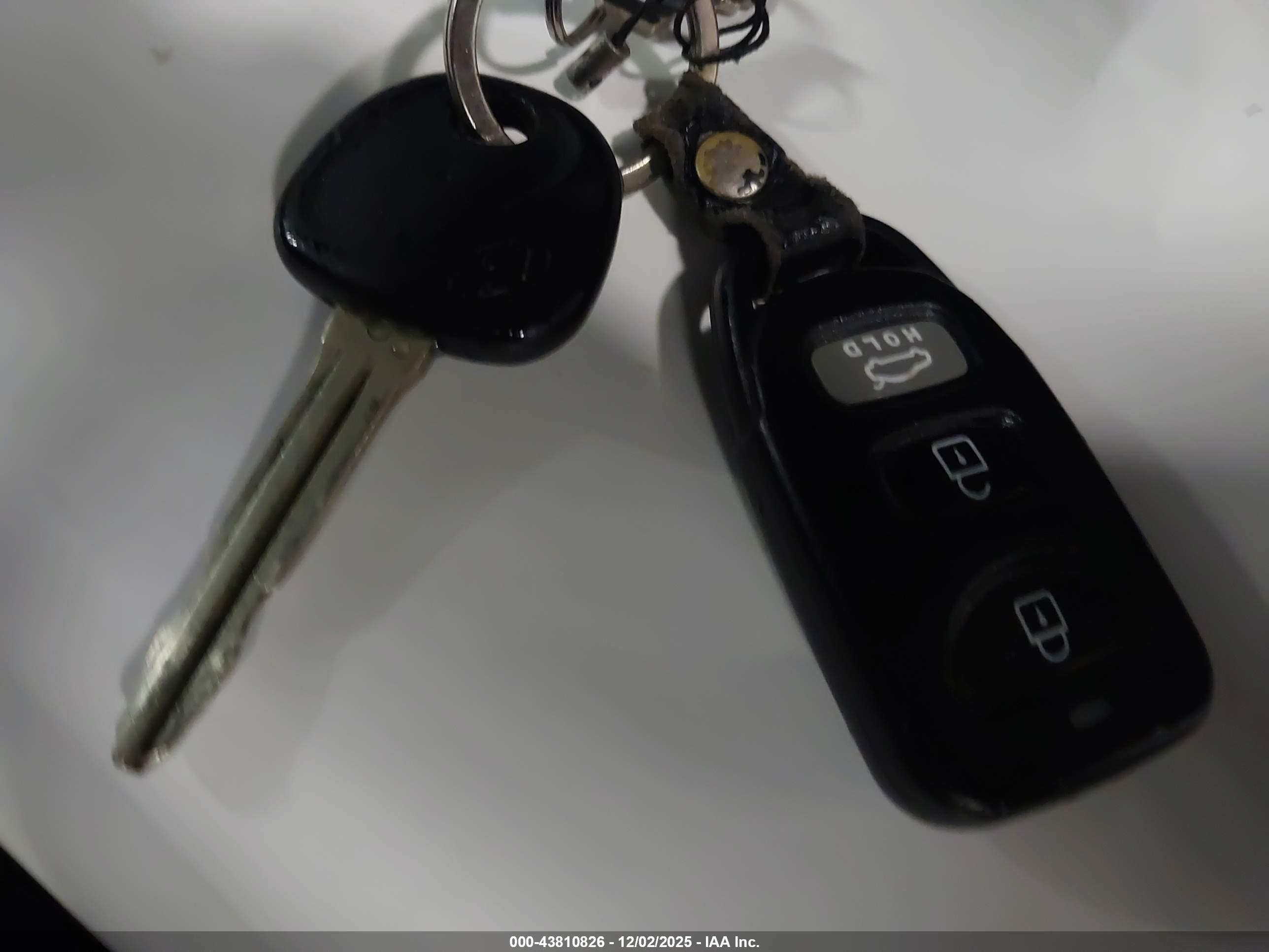 HYUNDAI ELANTRA image 11
