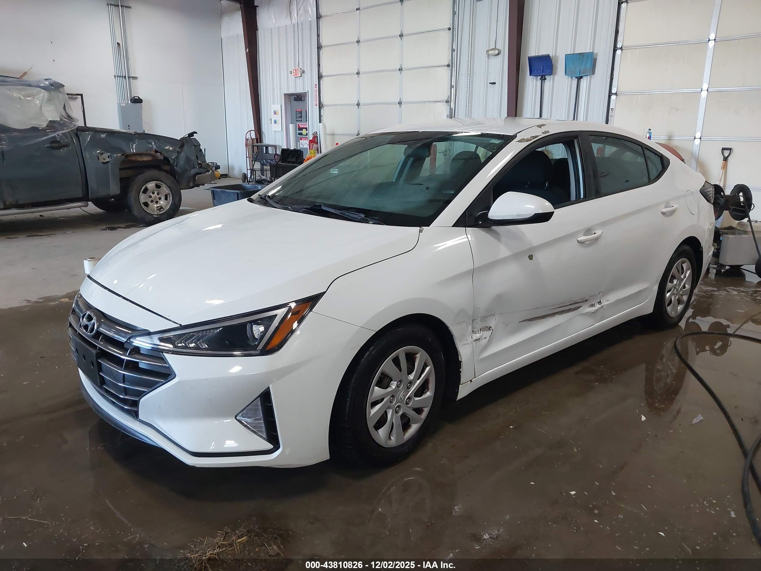 HYUNDAI ELANTRA image 2