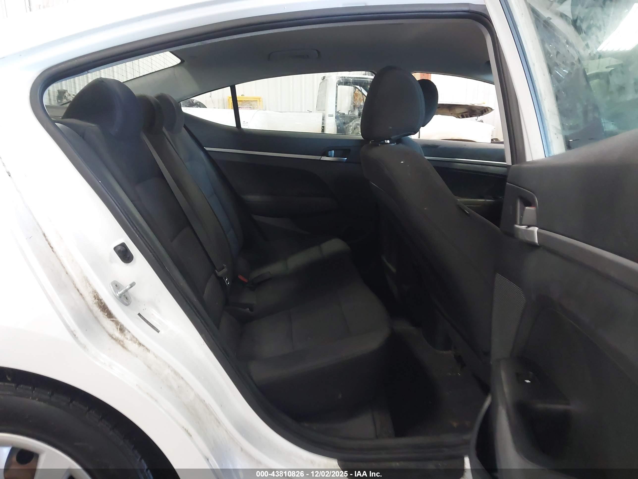 HYUNDAI ELANTRA image 8