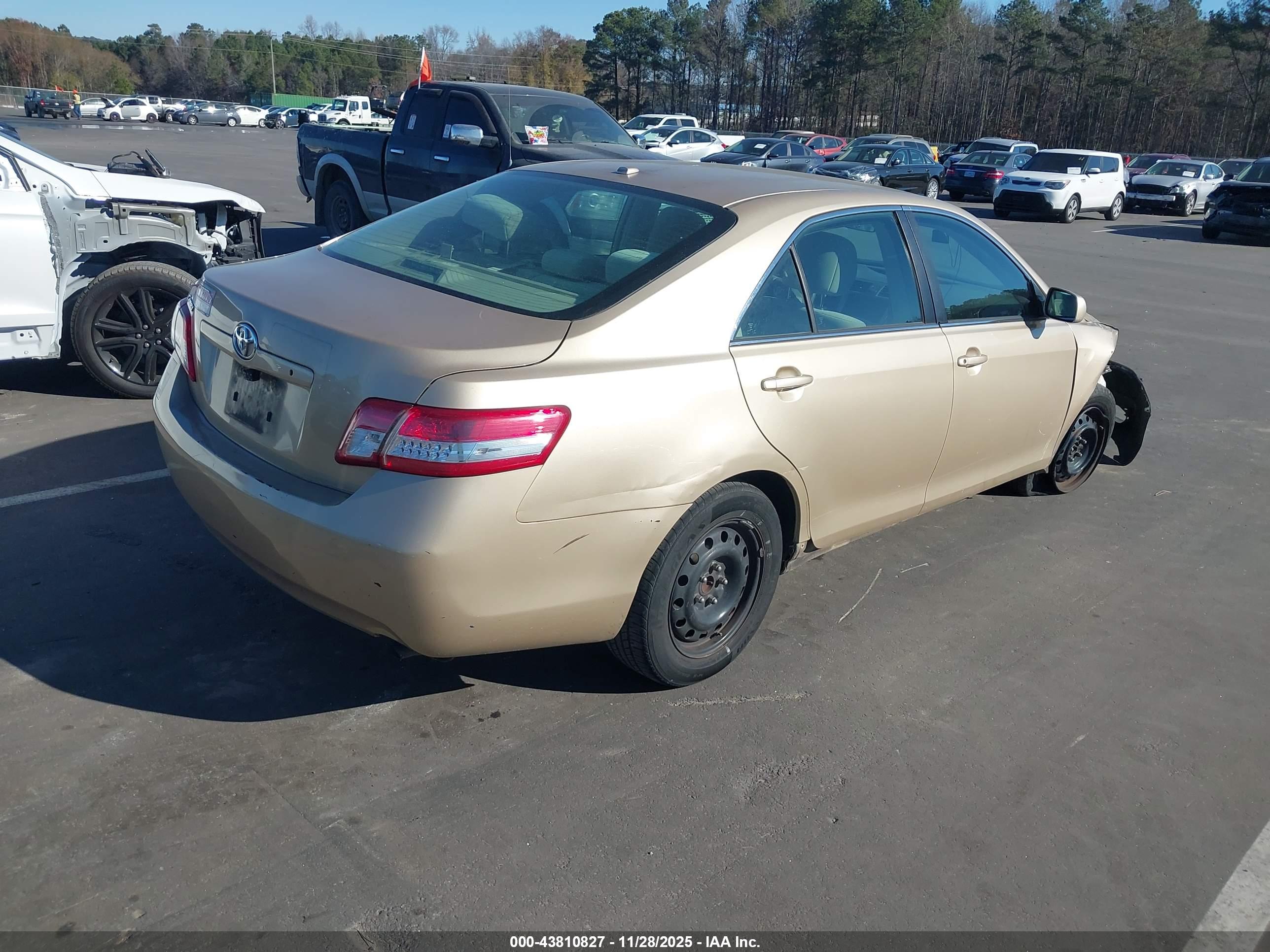 TOYOTA CAMRY image 4
