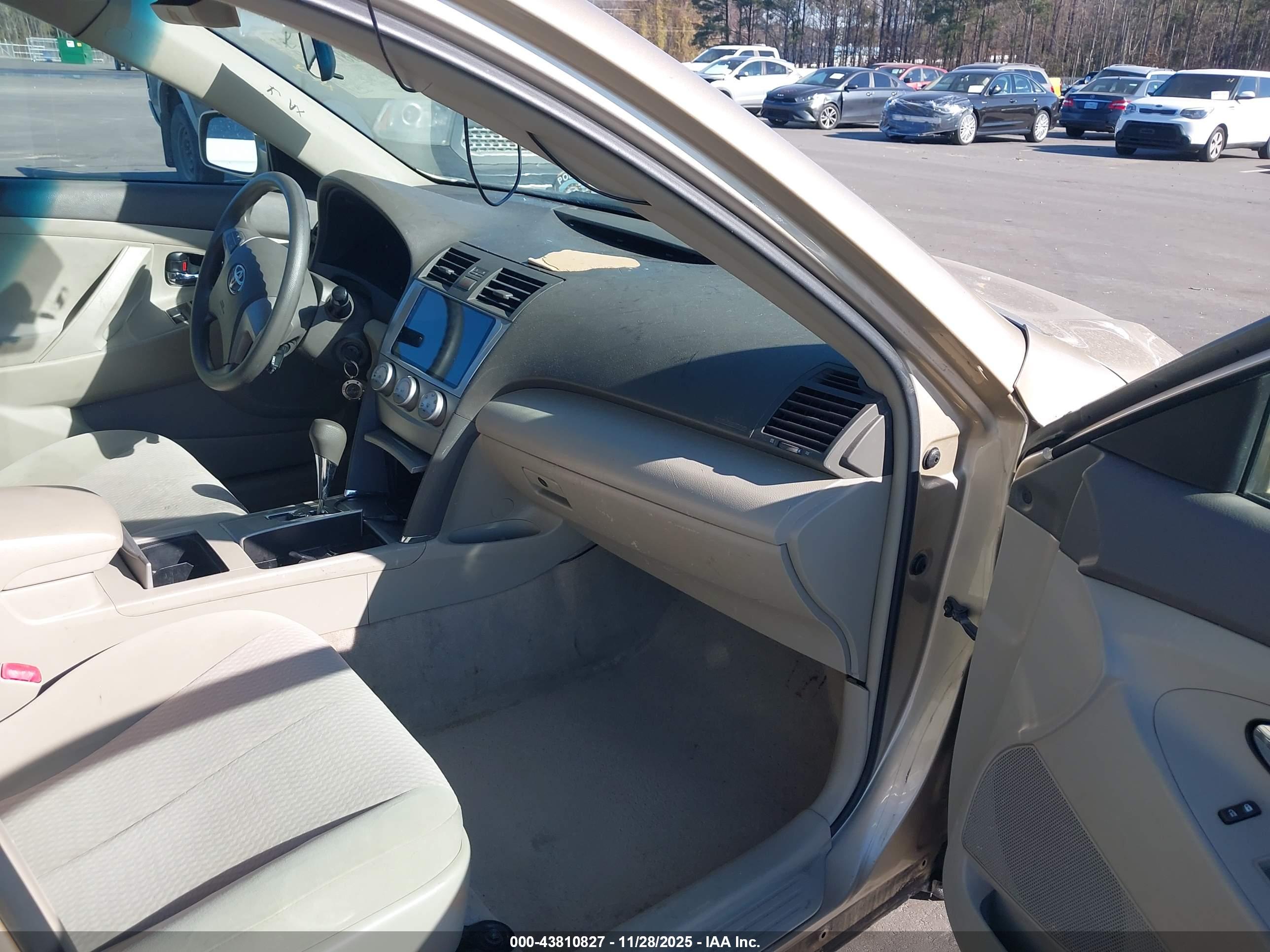 TOYOTA CAMRY image 5