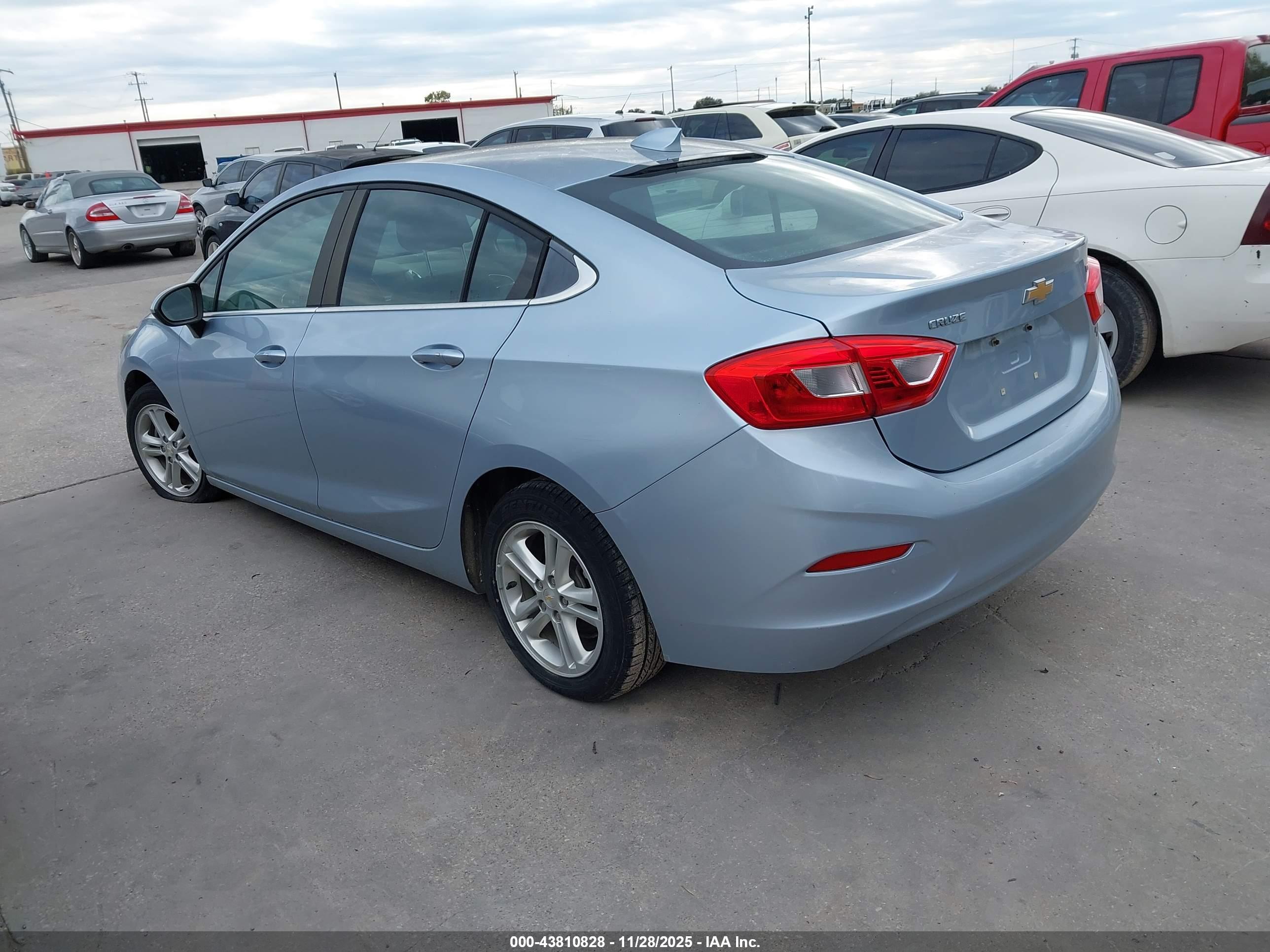 CHEVROLET CRUZE image 3