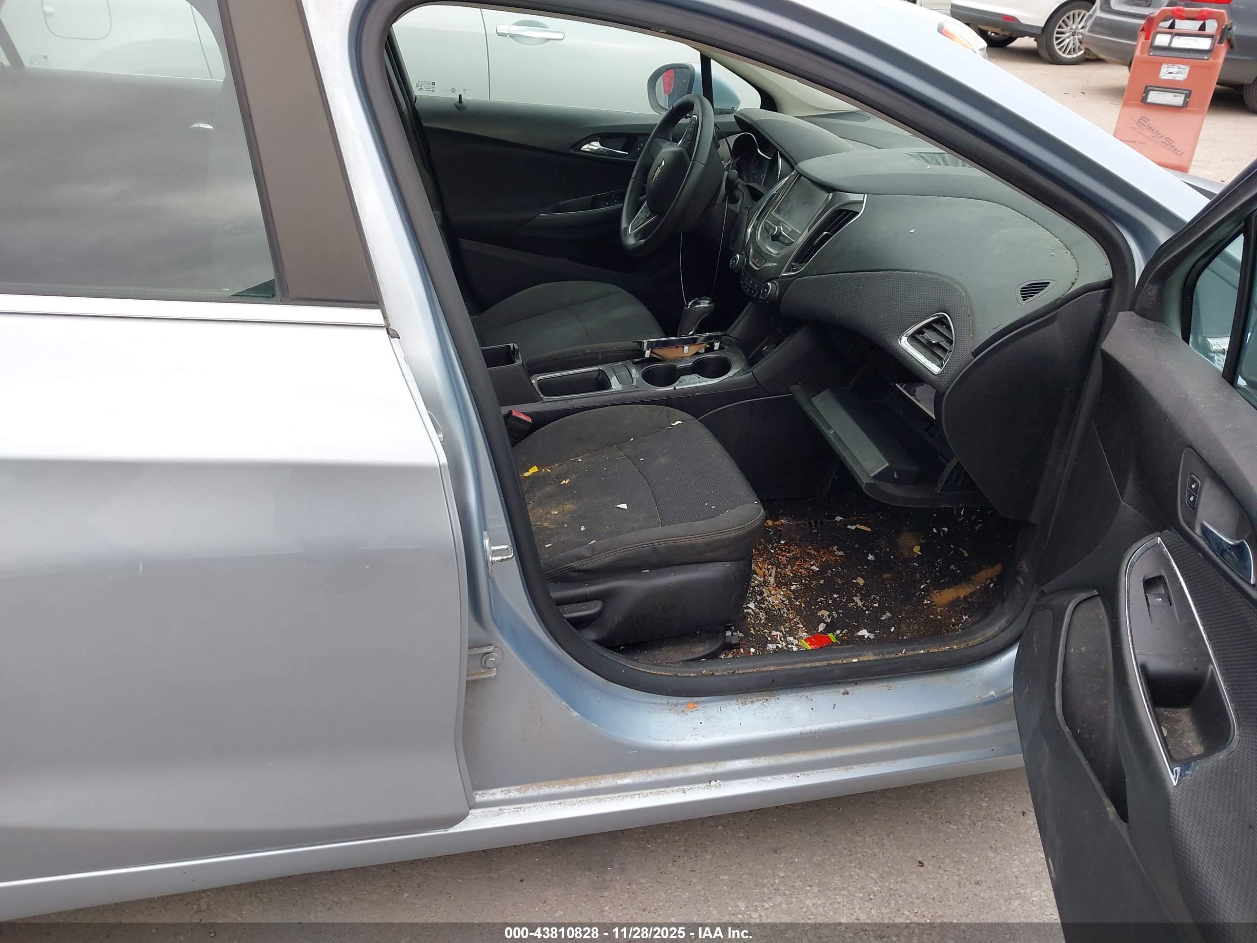 CHEVROLET CRUZE image 5