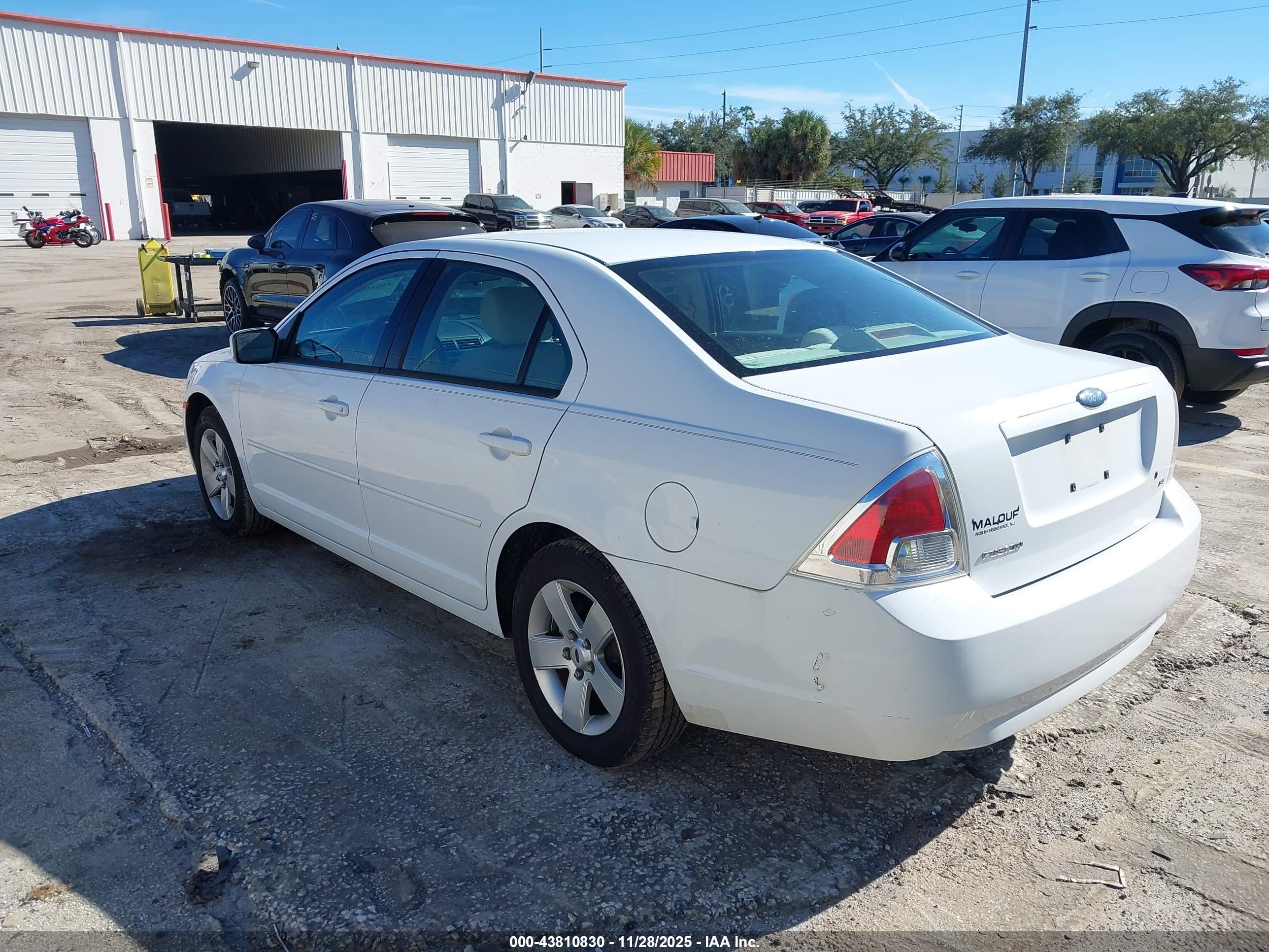 FORD FUSION image 3