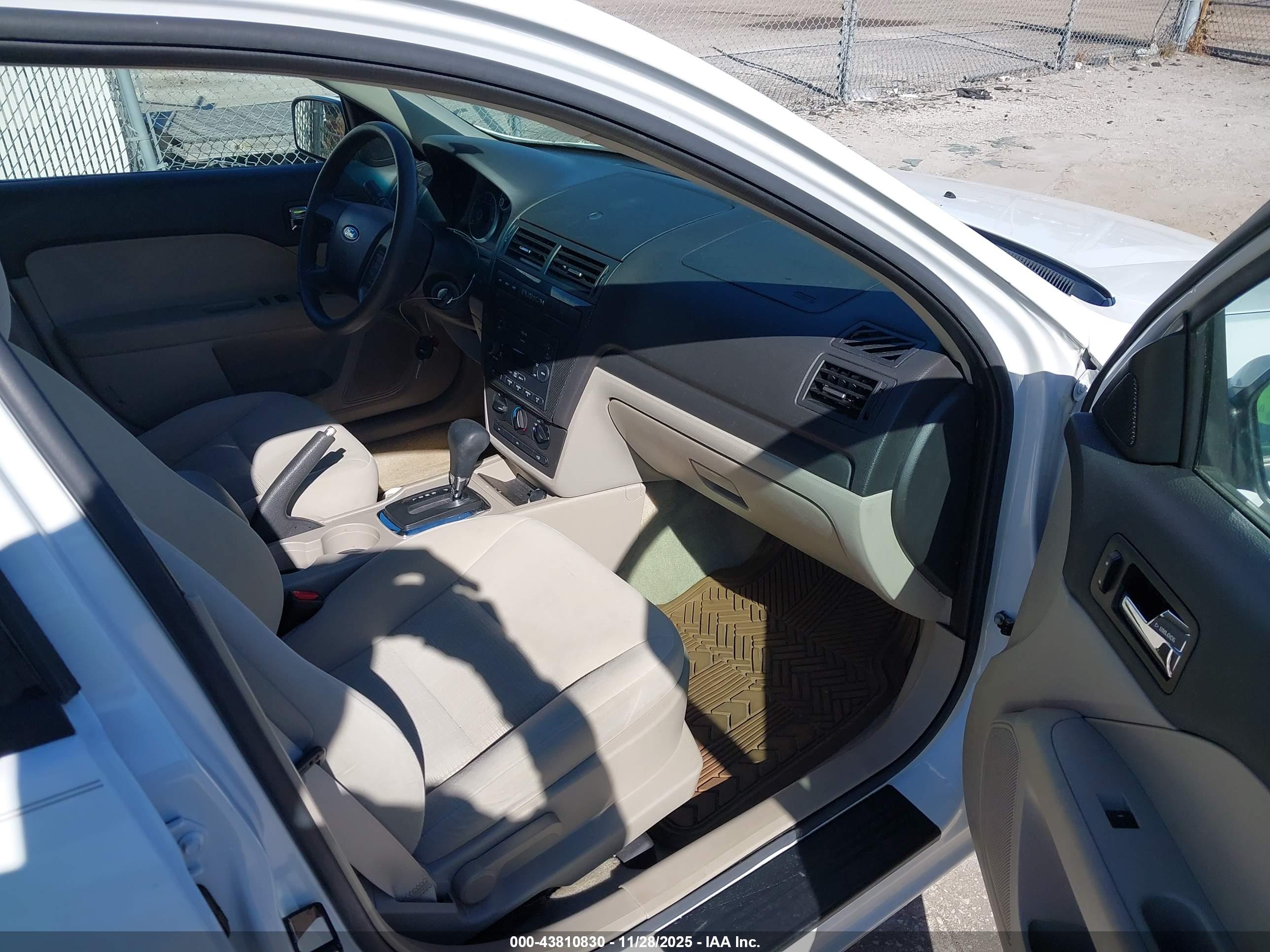FORD FUSION image 5