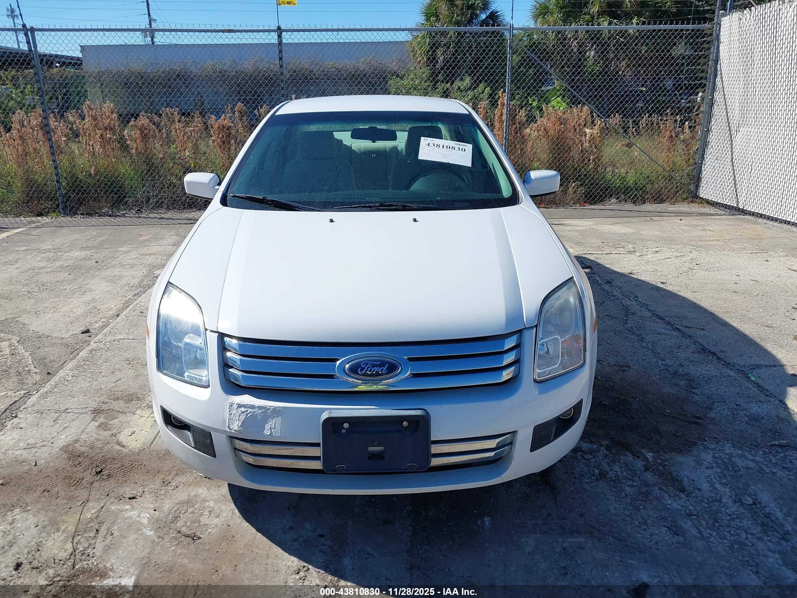 FORD FUSION image 6