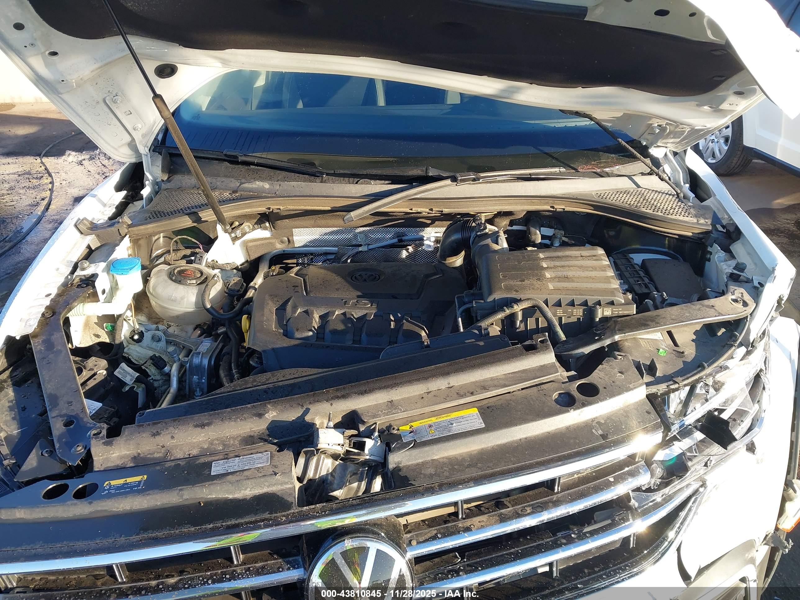VOLKSWAGEN TIGUAN image 10