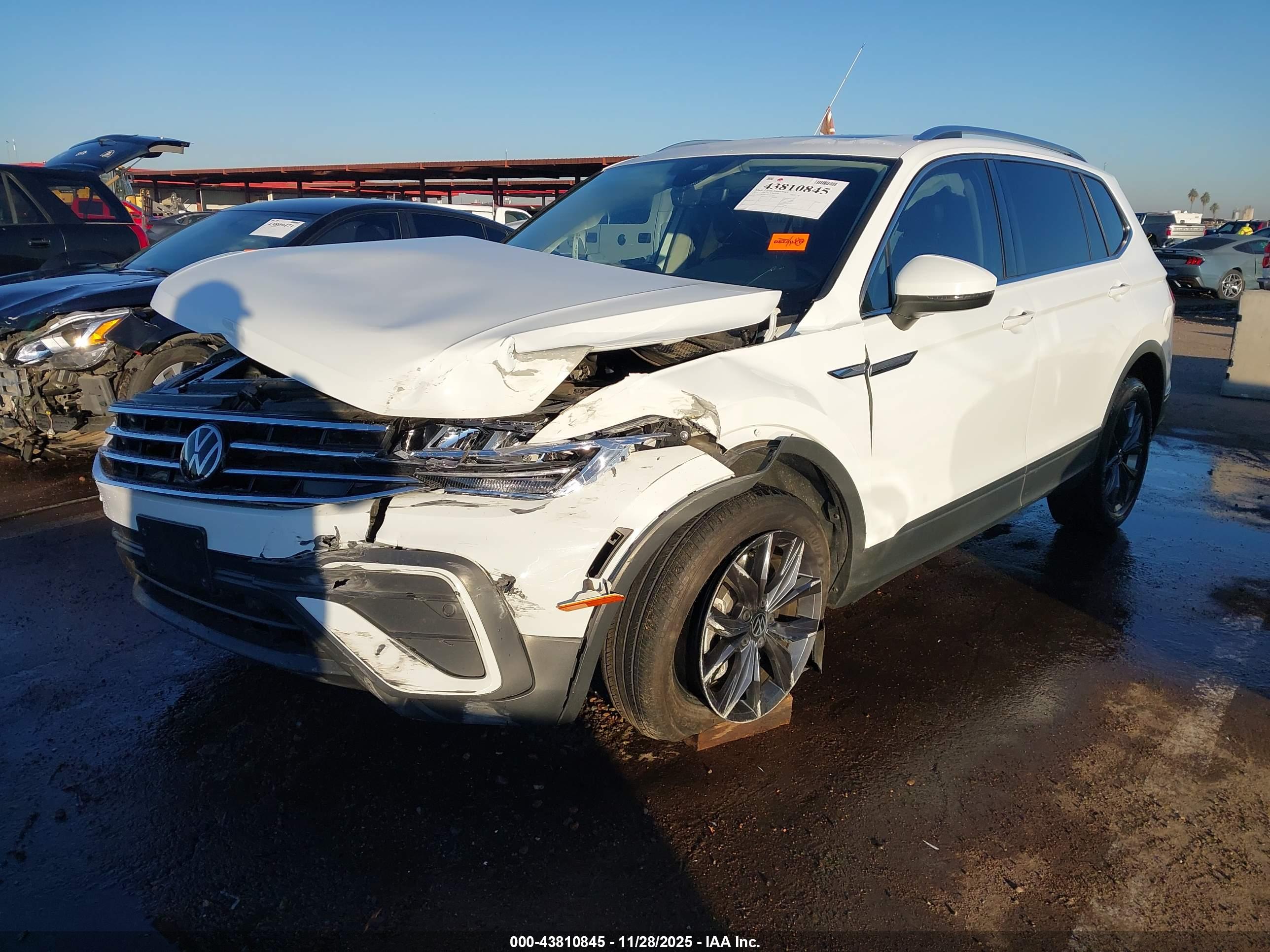 VOLKSWAGEN TIGUAN image 2