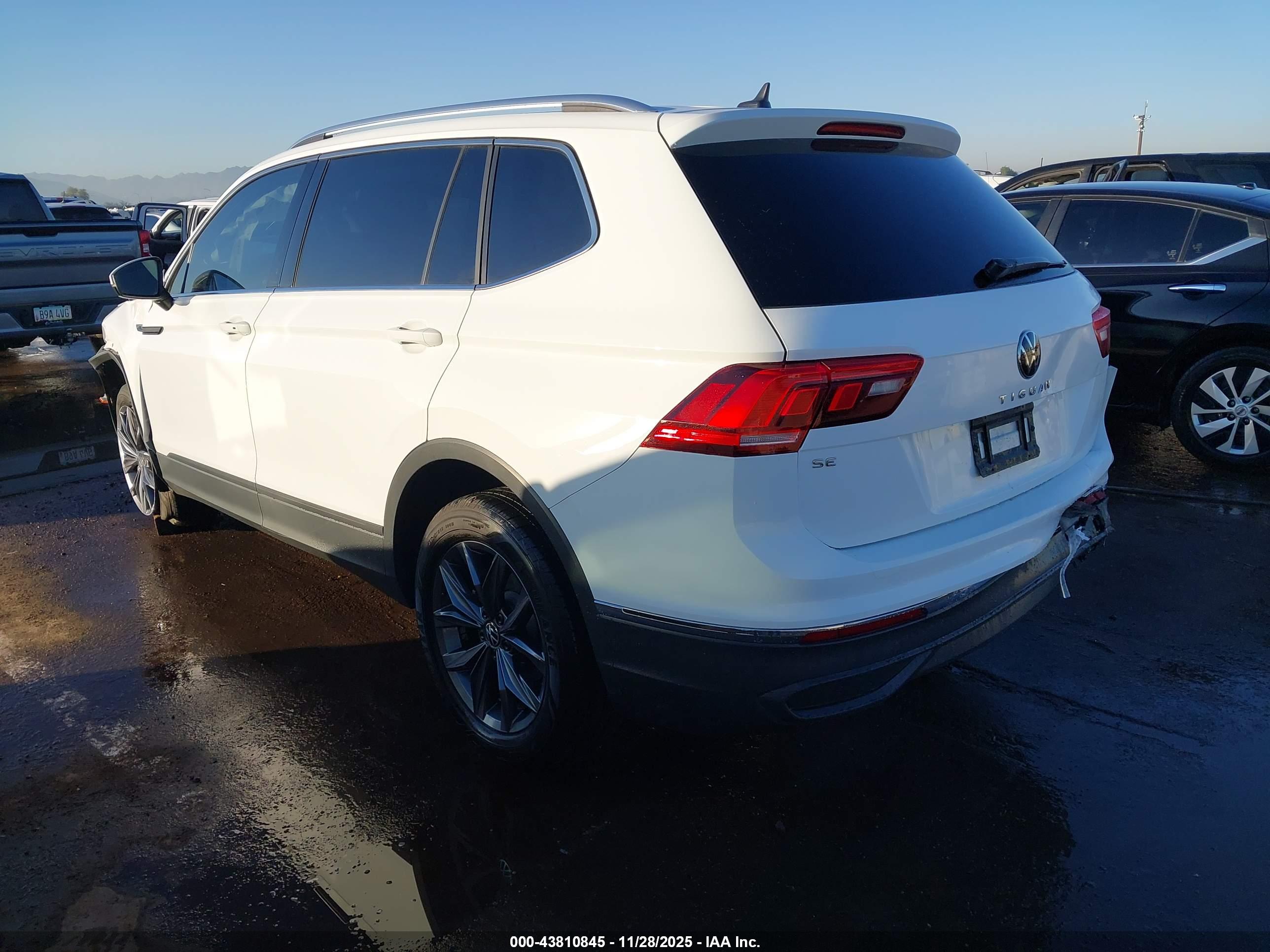 VOLKSWAGEN TIGUAN image 3