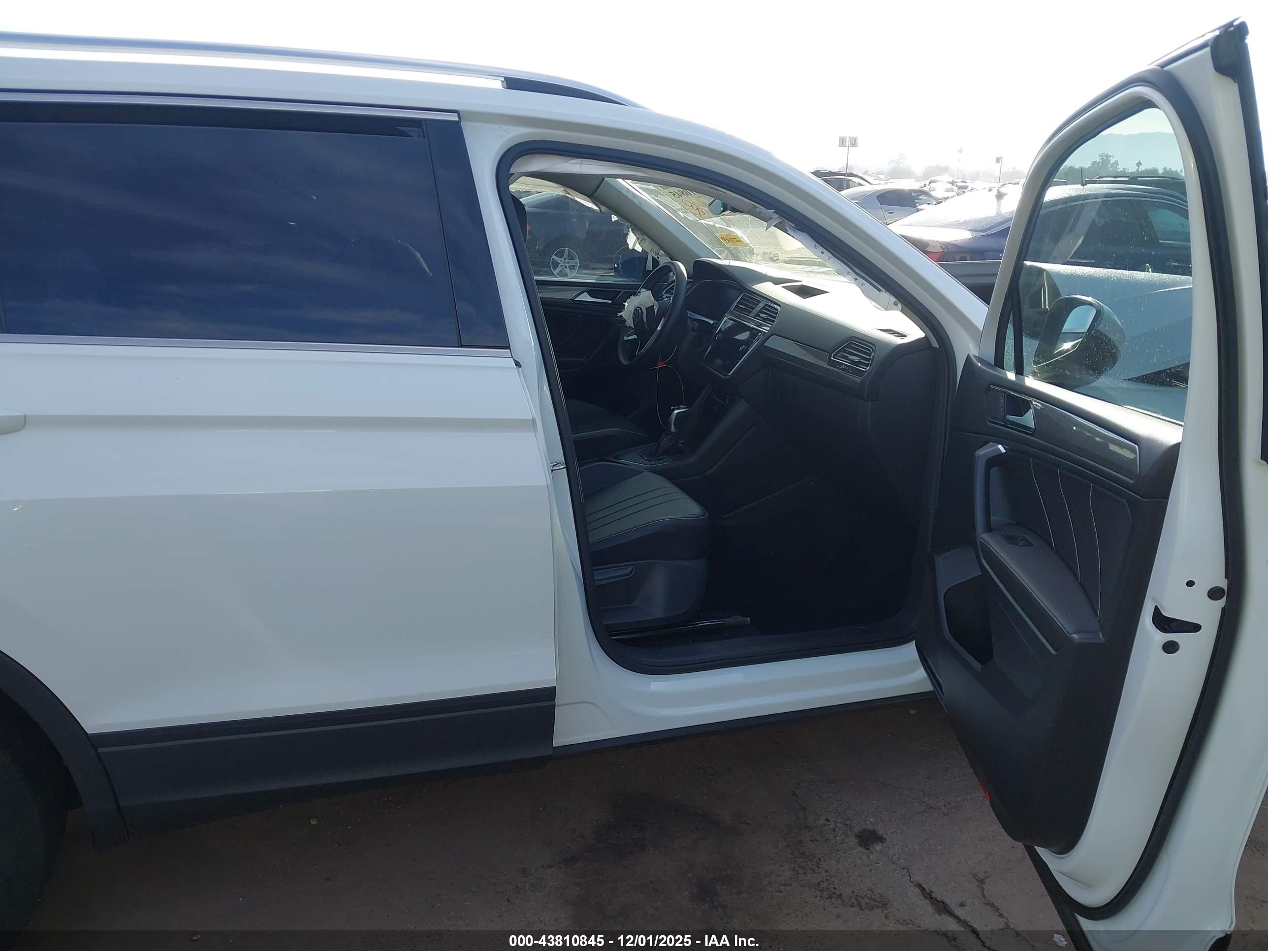 VOLKSWAGEN TIGUAN image 5