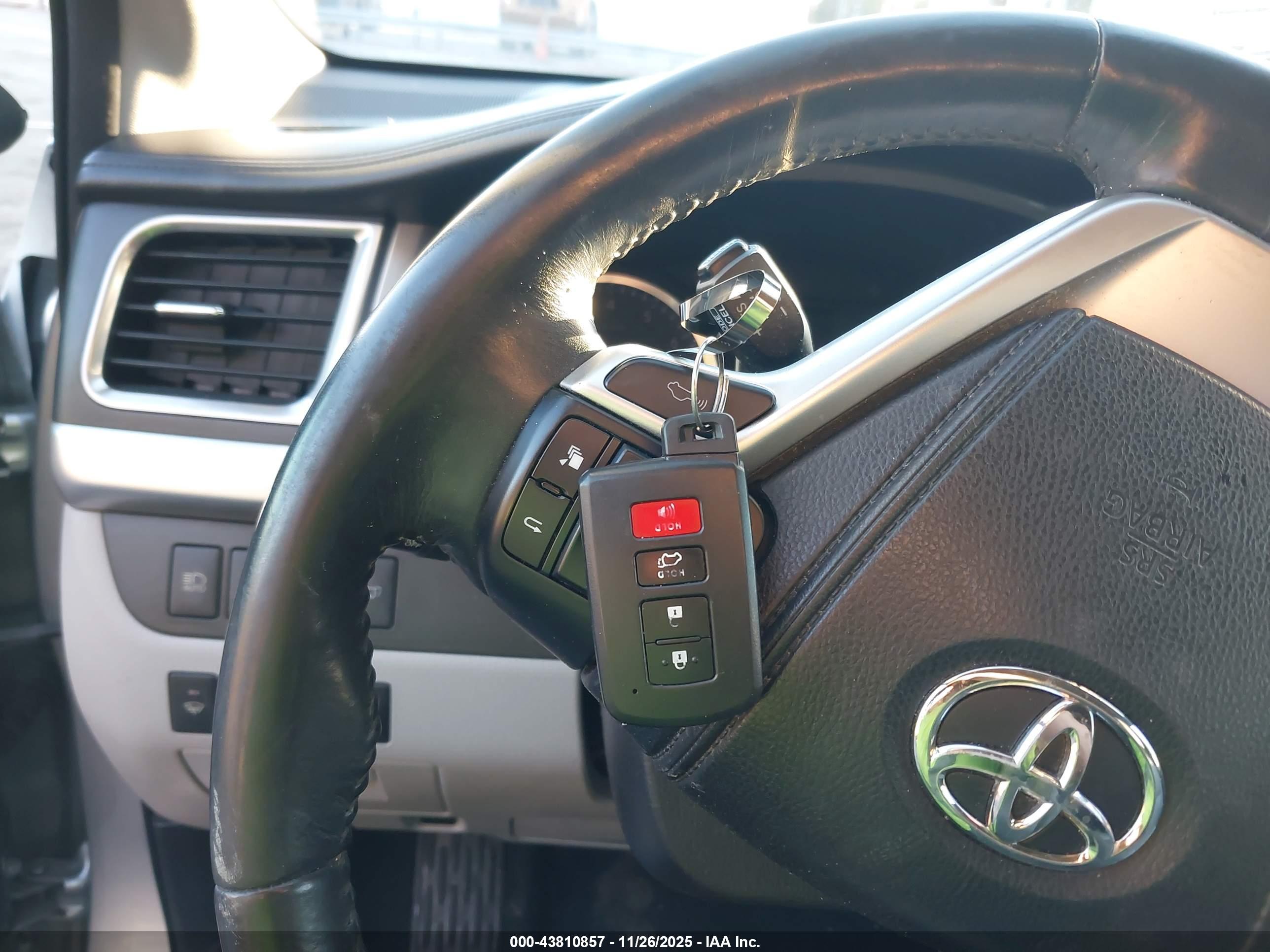 TOYOTA HIGHLANDER image 11