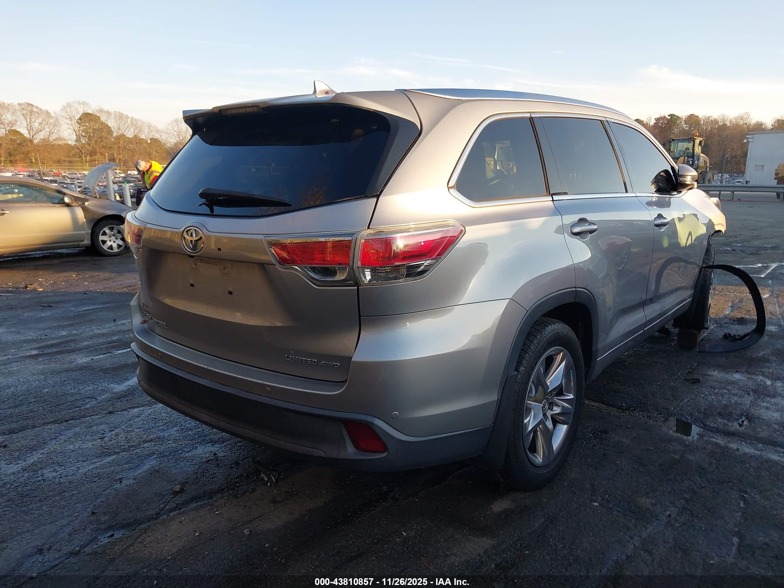 TOYOTA HIGHLANDER image 4
