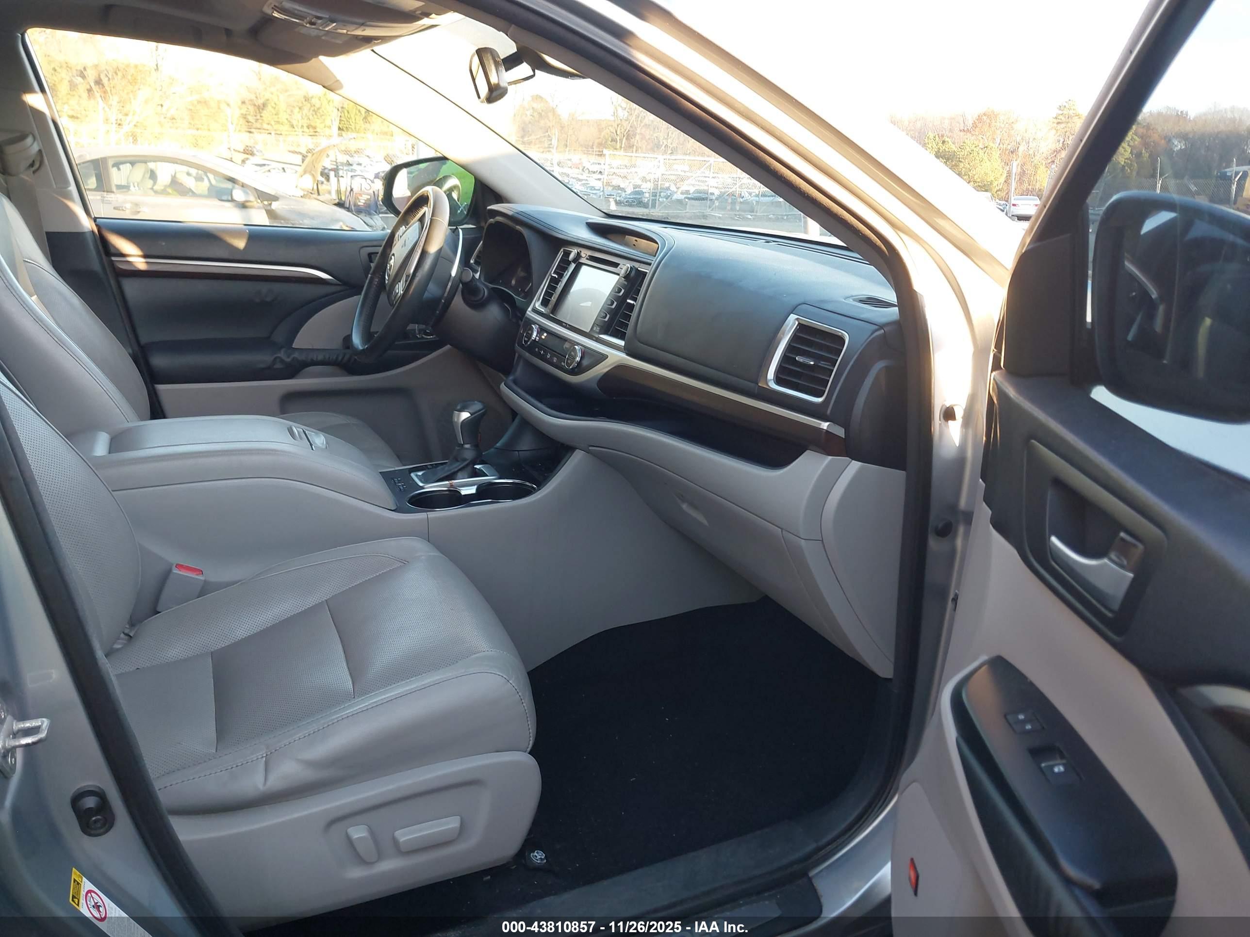 TOYOTA HIGHLANDER image 5