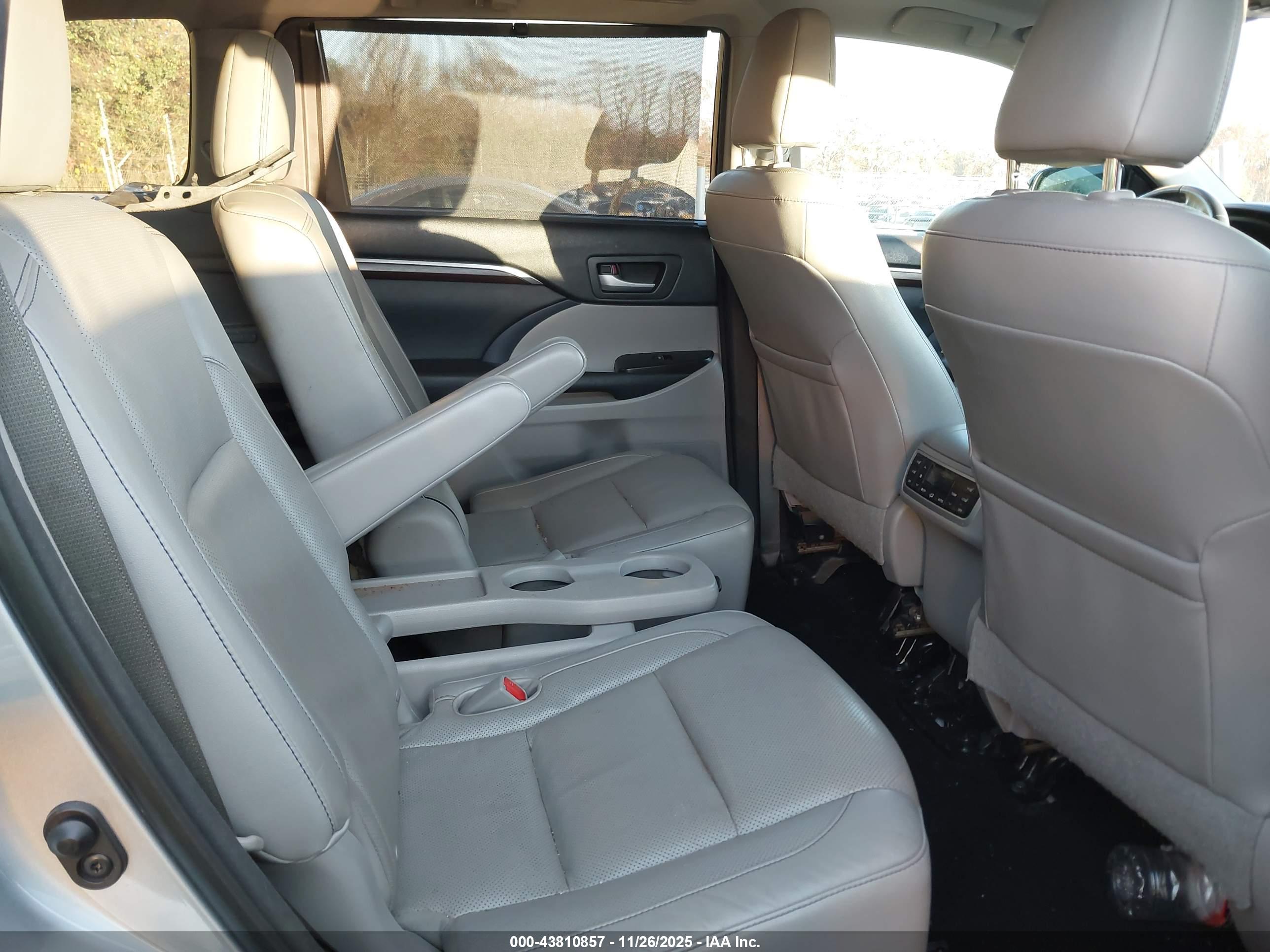 TOYOTA HIGHLANDER image 8