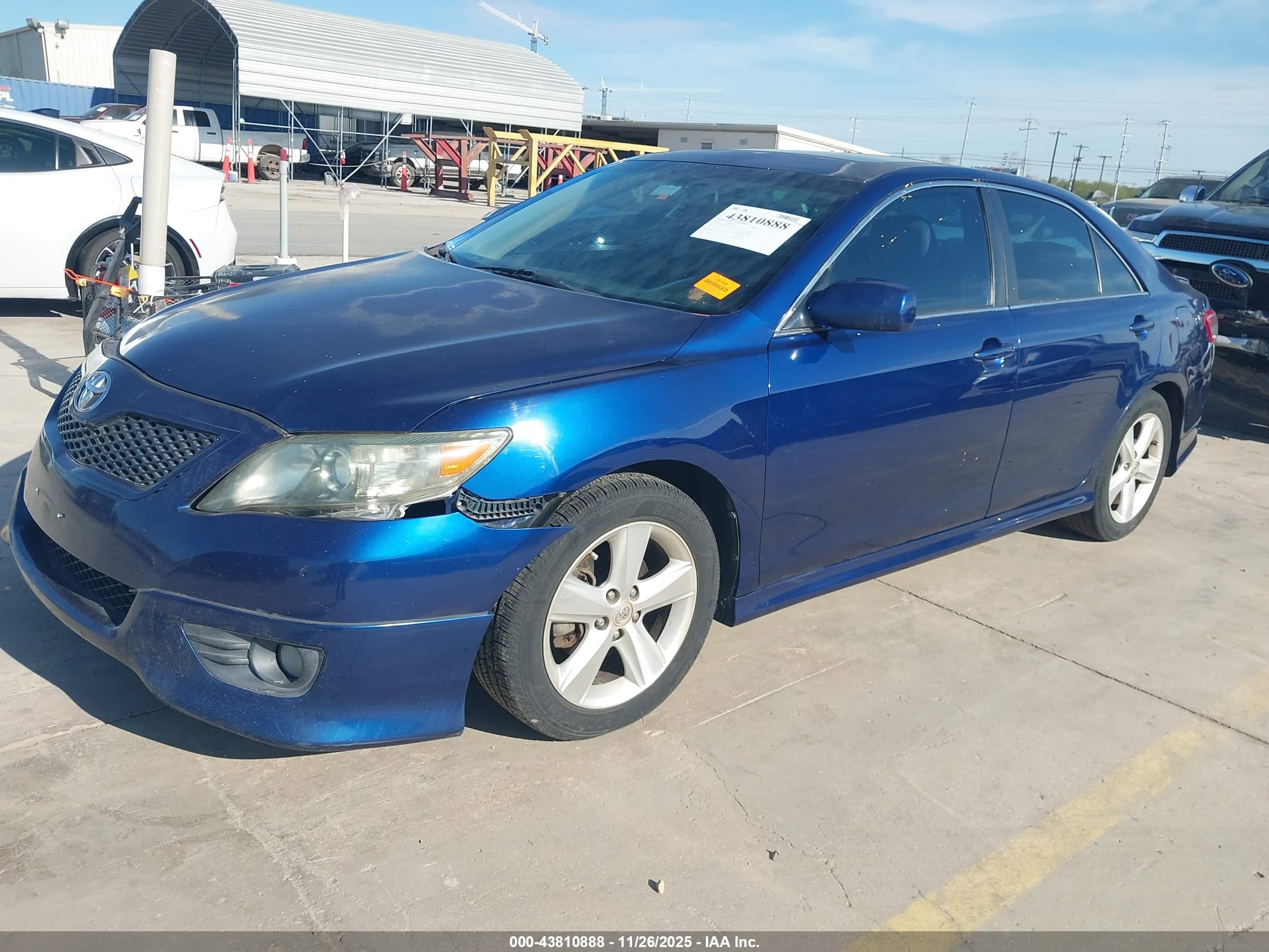 TOYOTA CAMRY image 2