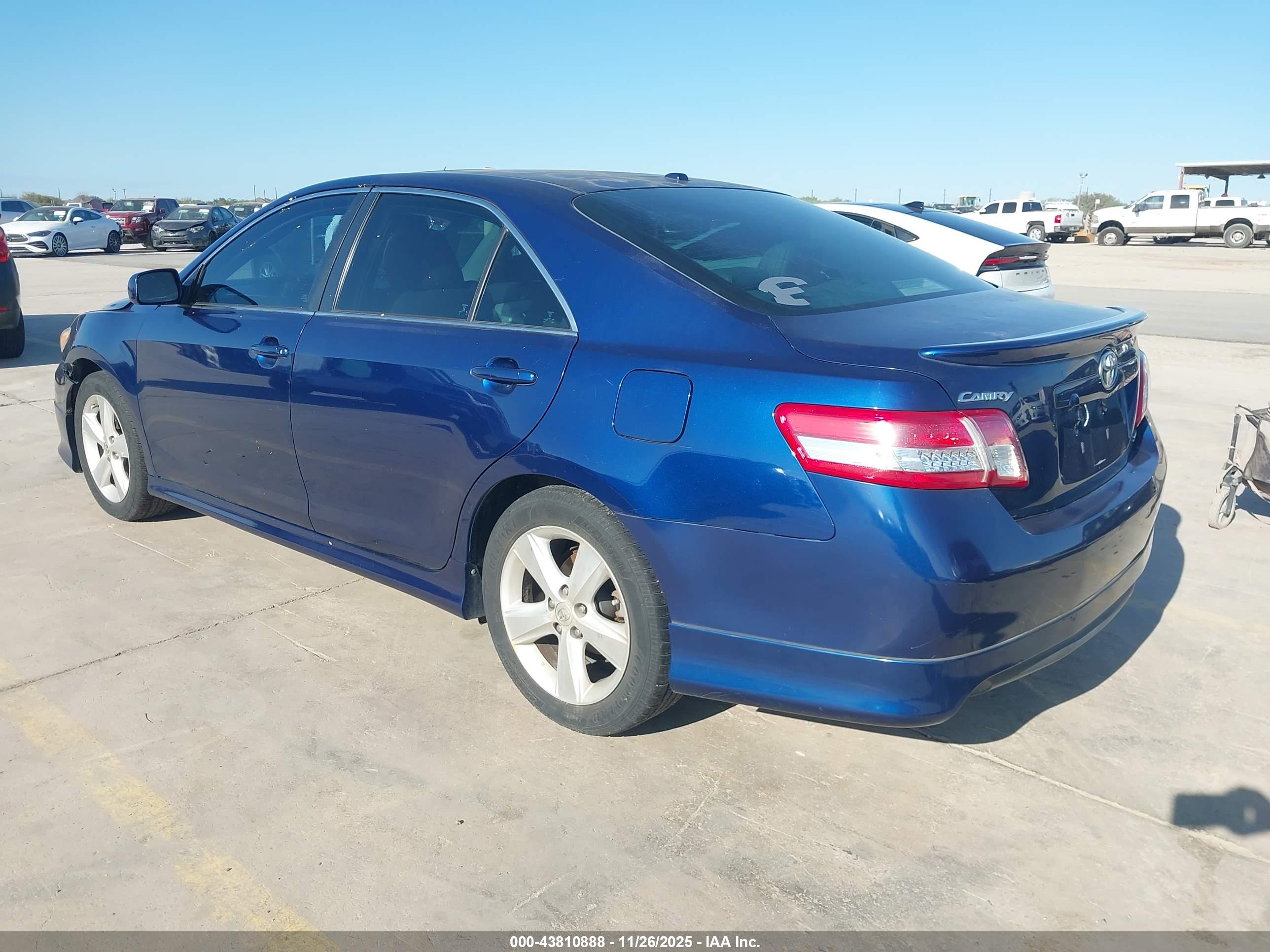 TOYOTA CAMRY image 3