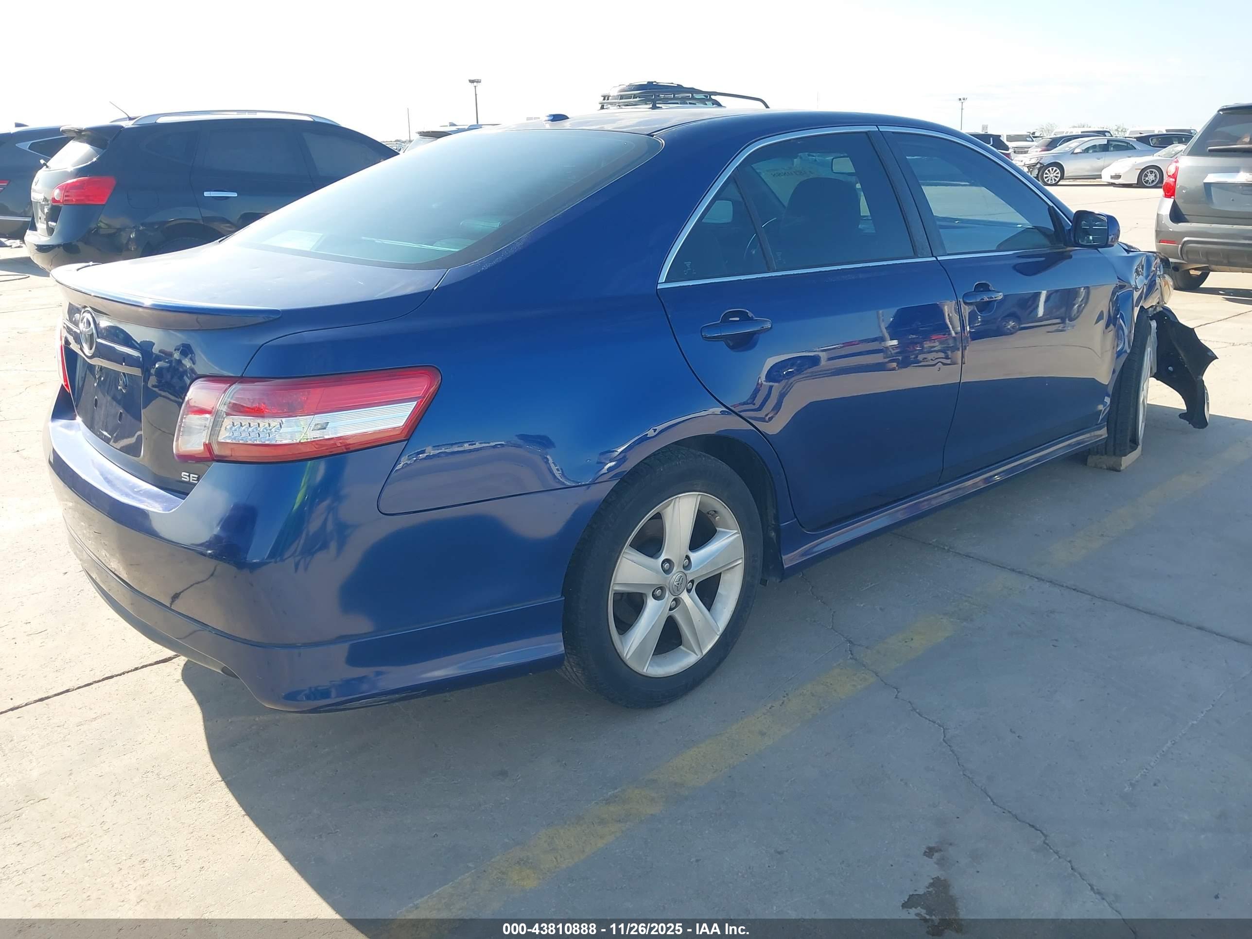 TOYOTA CAMRY image 4