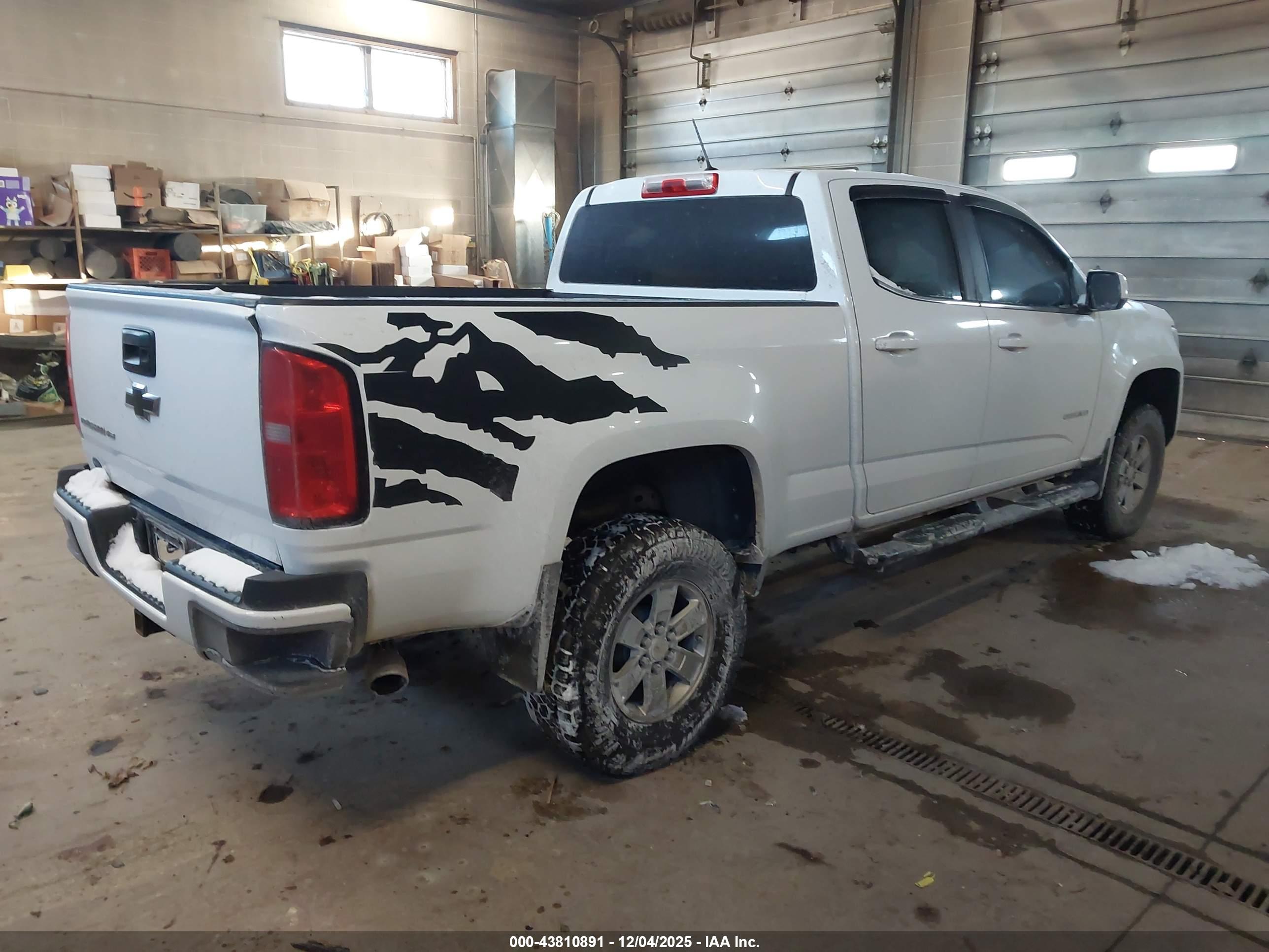 CHEVROLET COLORADO image 4