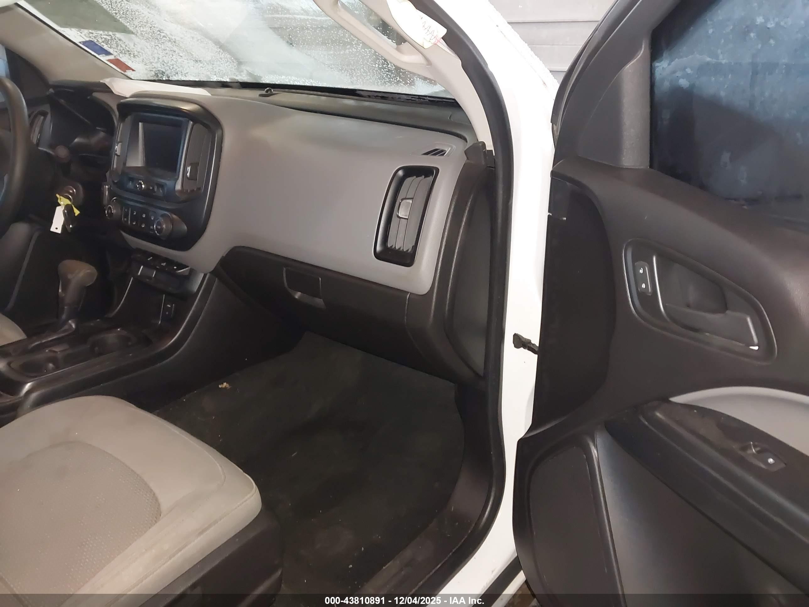 CHEVROLET COLORADO image 5