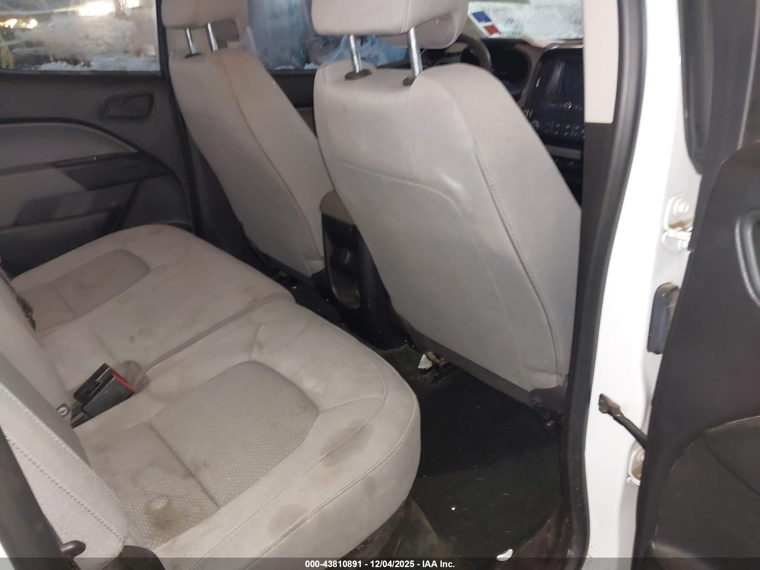 CHEVROLET COLORADO image 8