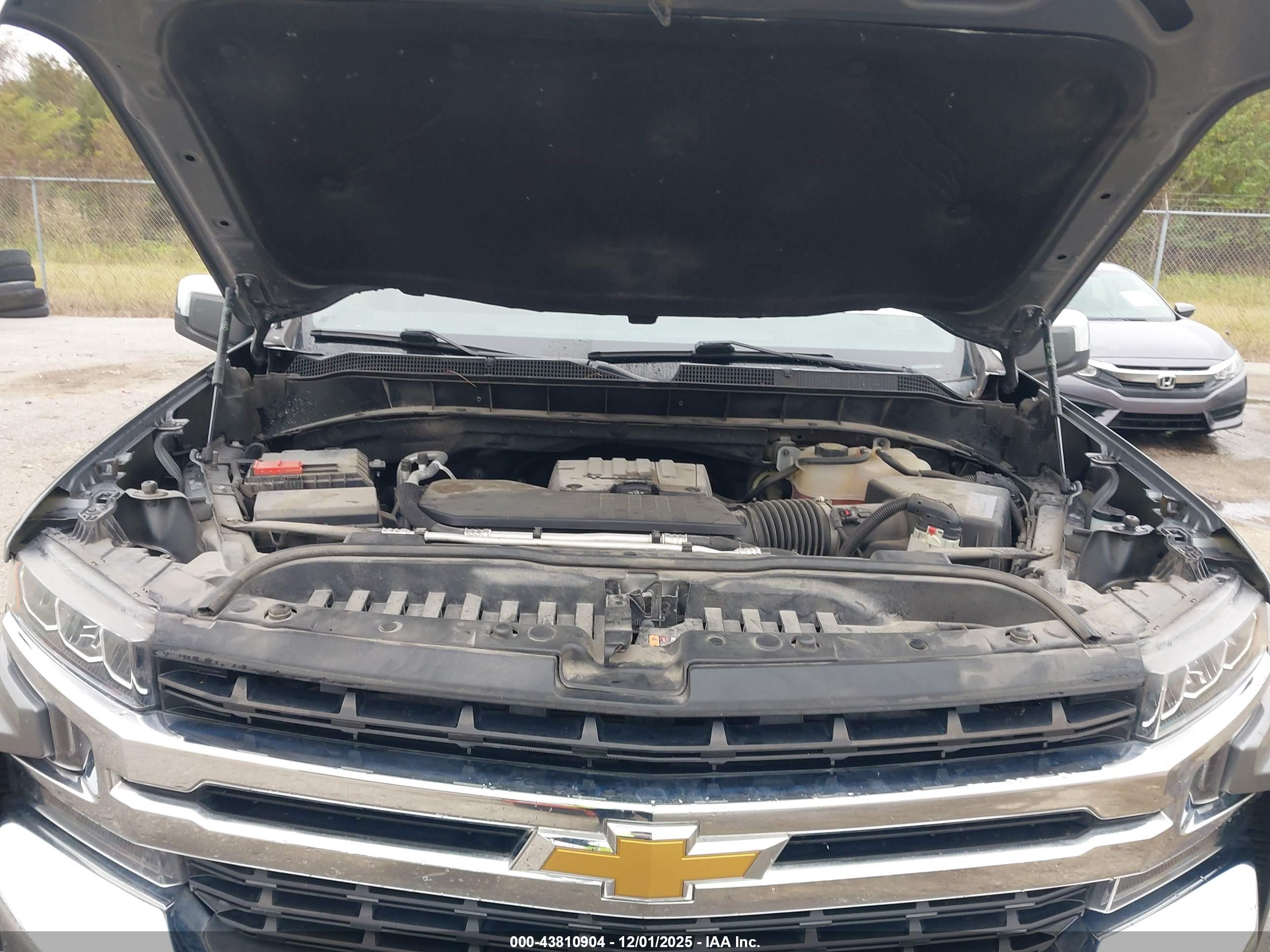 CHEVROLET SILVERADO image 10
