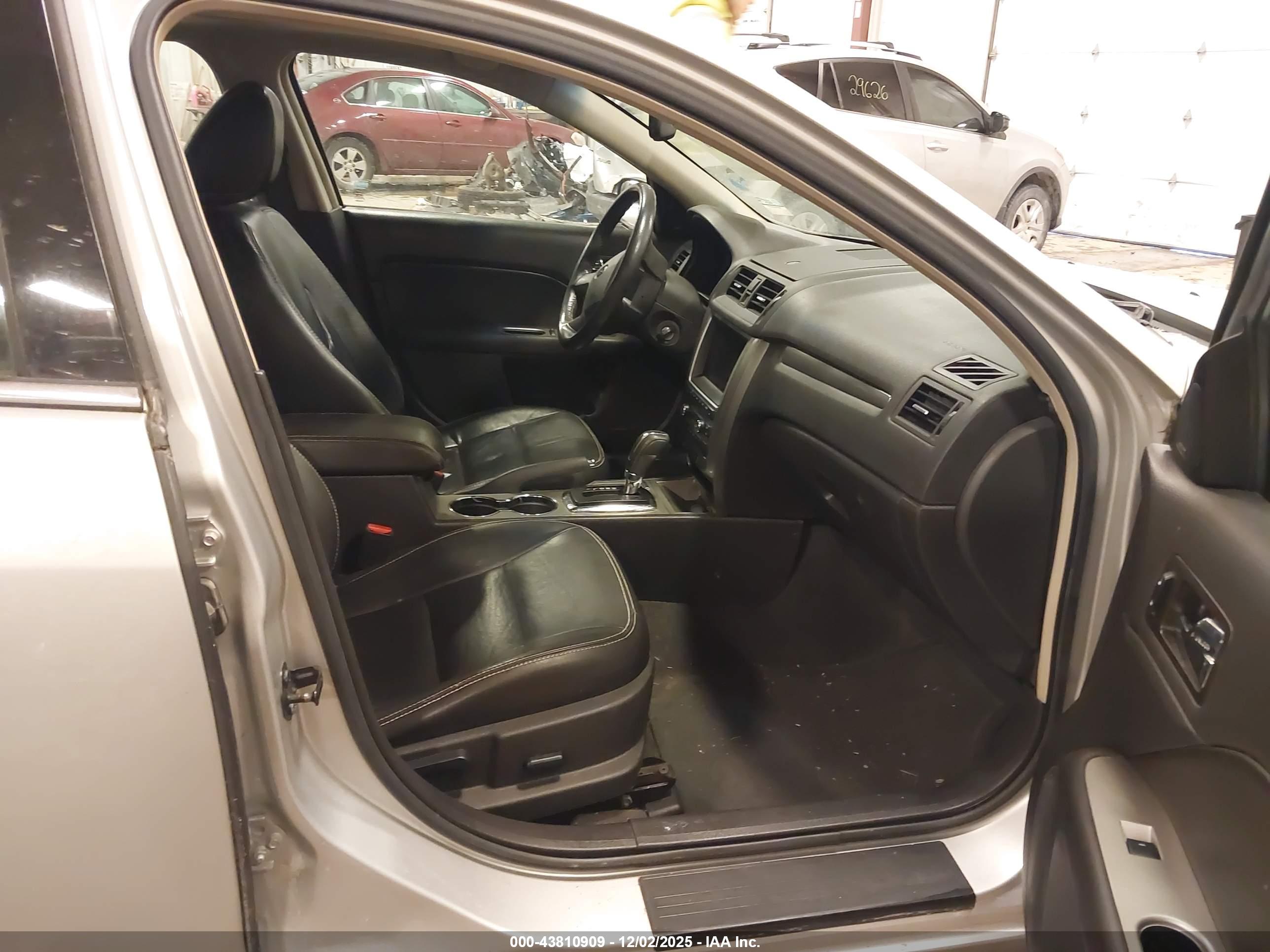 FORD FUSION image 5