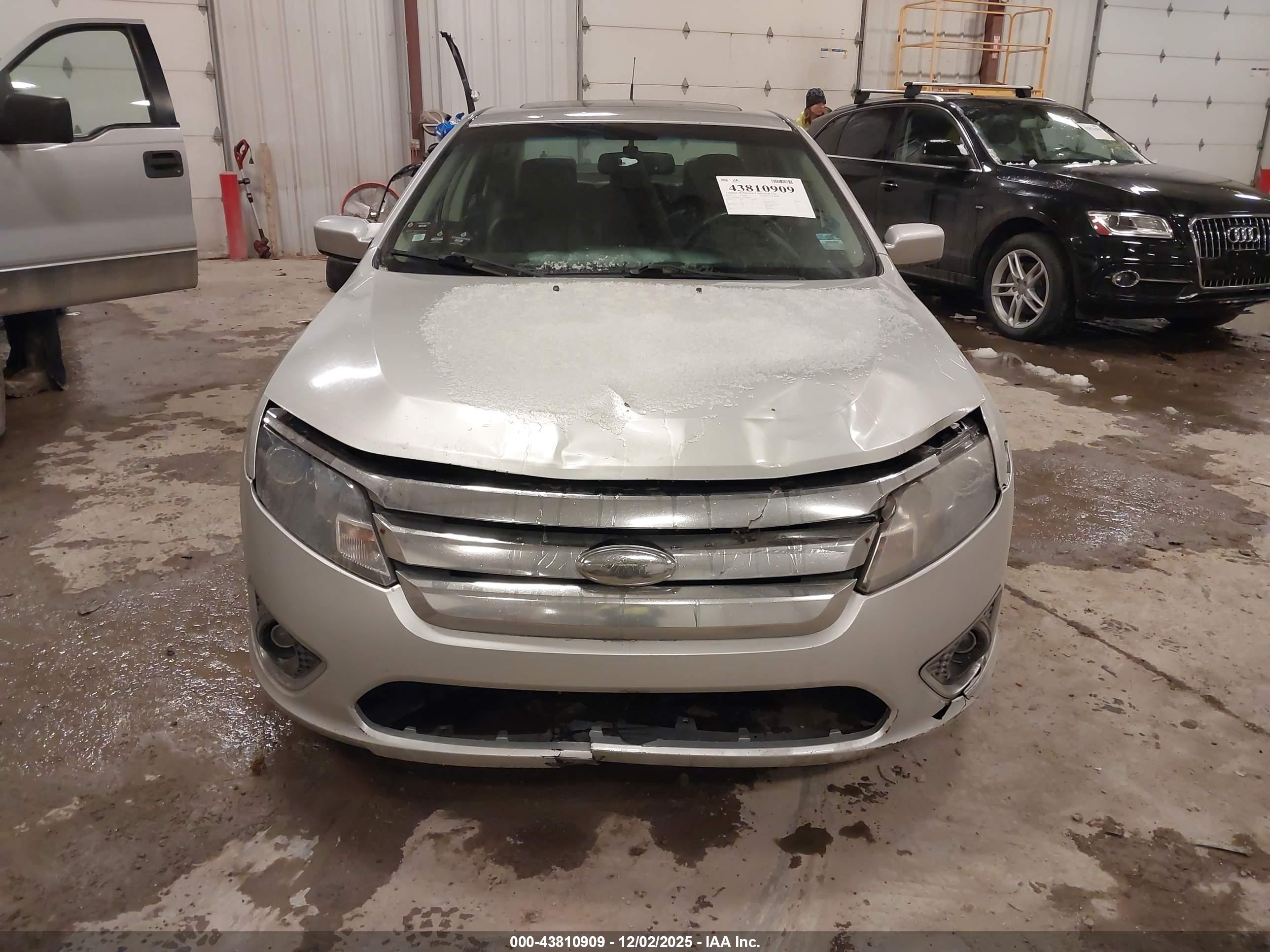 FORD FUSION image 6