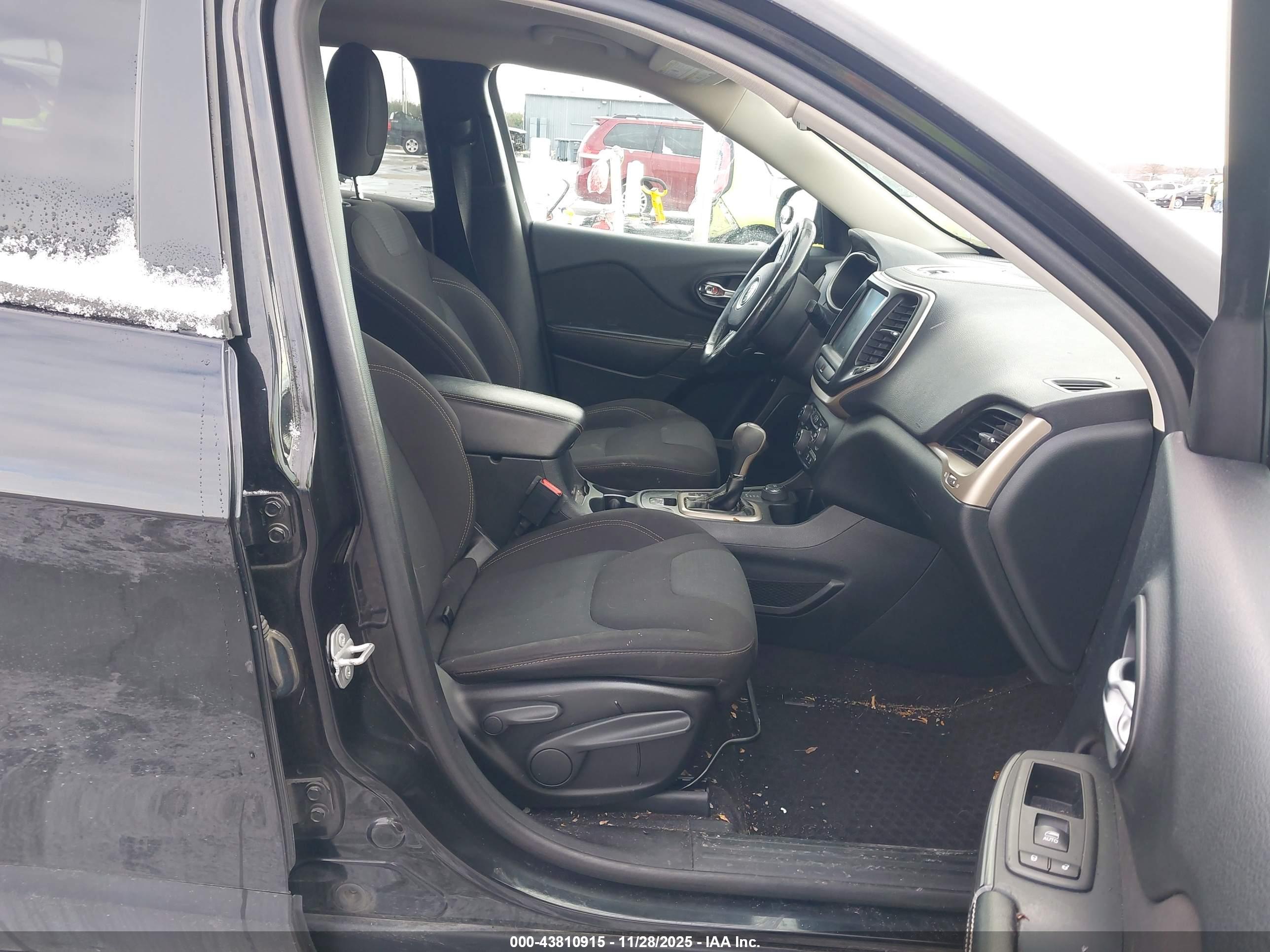 JEEP CHEROKEE image 5