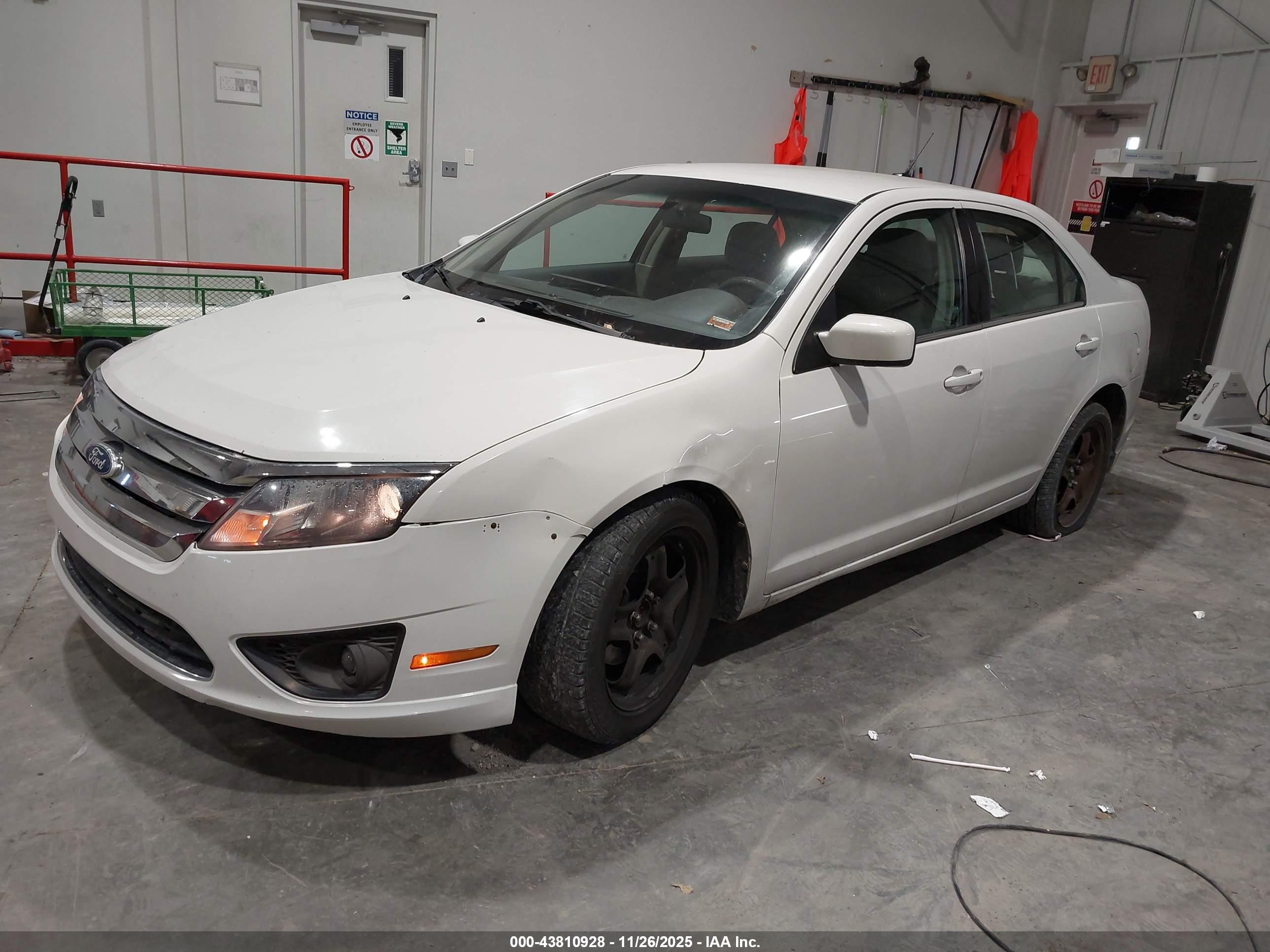 FORD FUSION image 2
