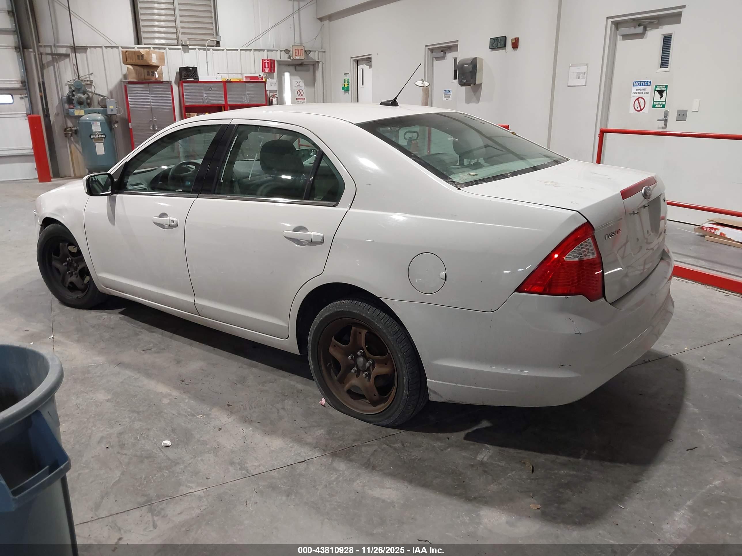 FORD FUSION image 3