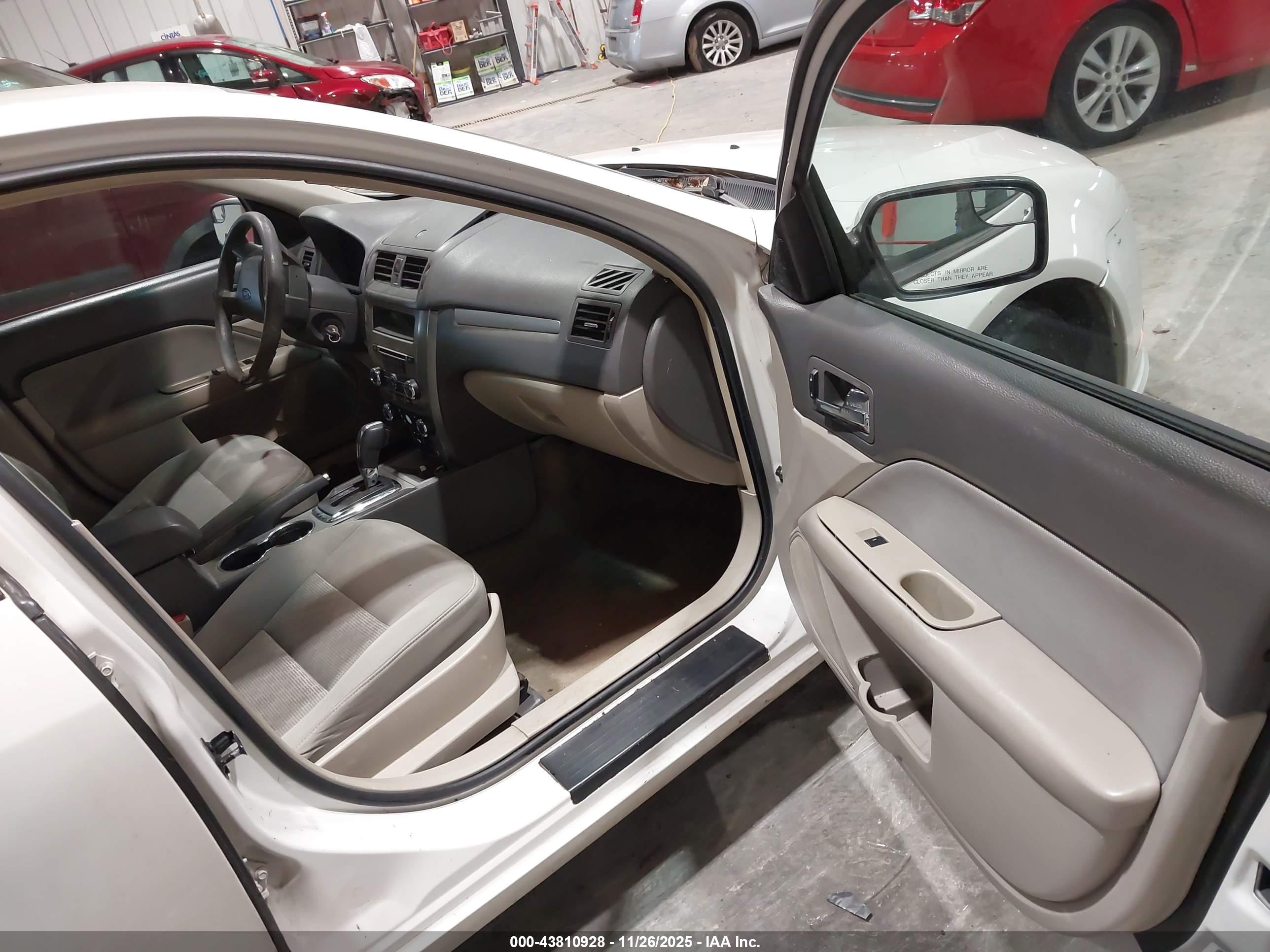 FORD FUSION image 5