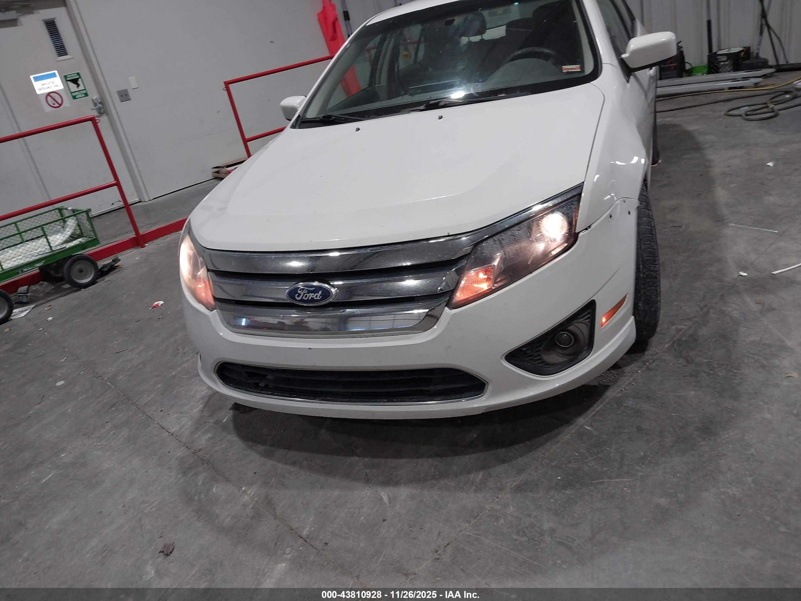 FORD FUSION image 6