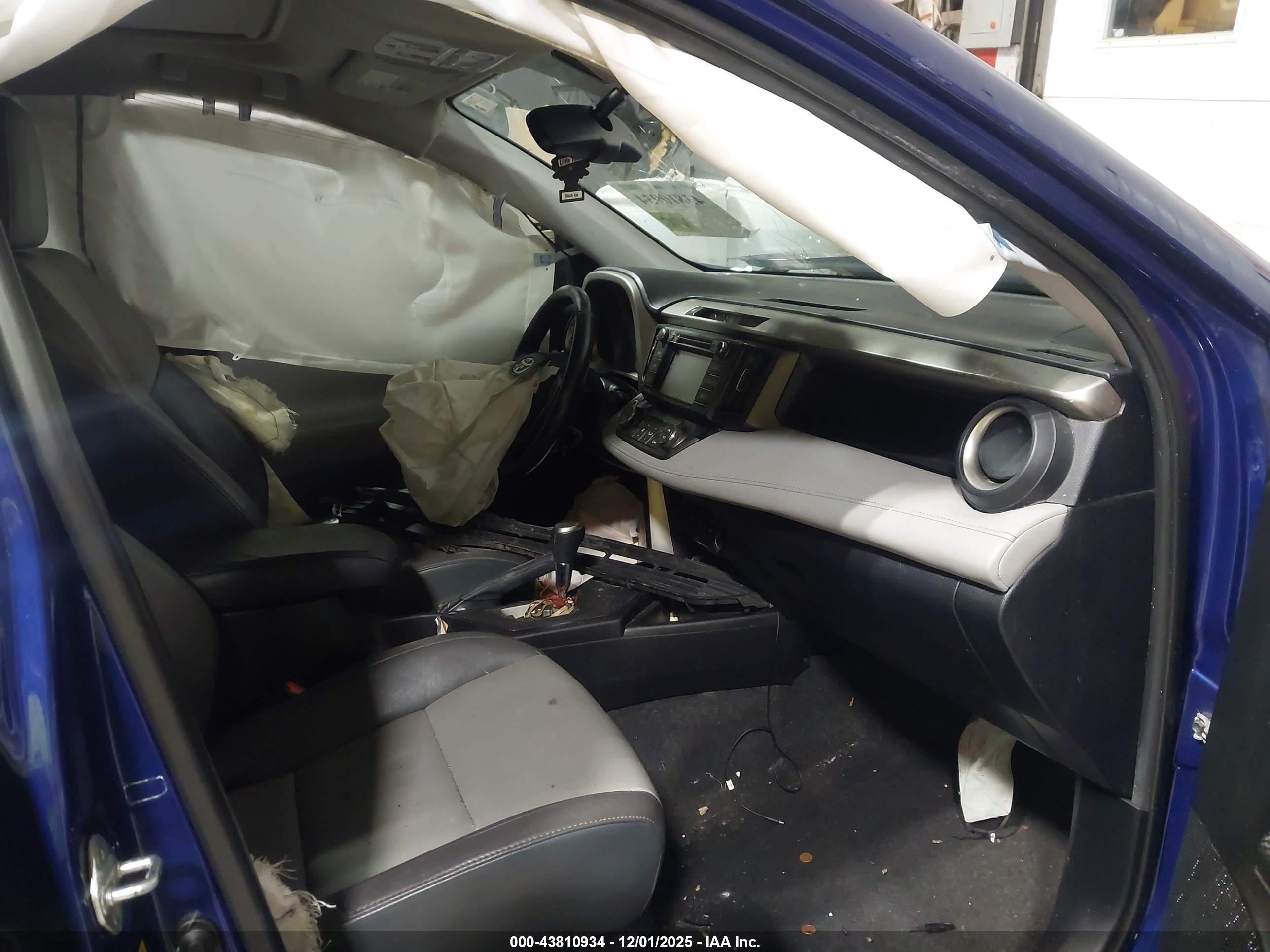 TOYOTA RAV4 image 5