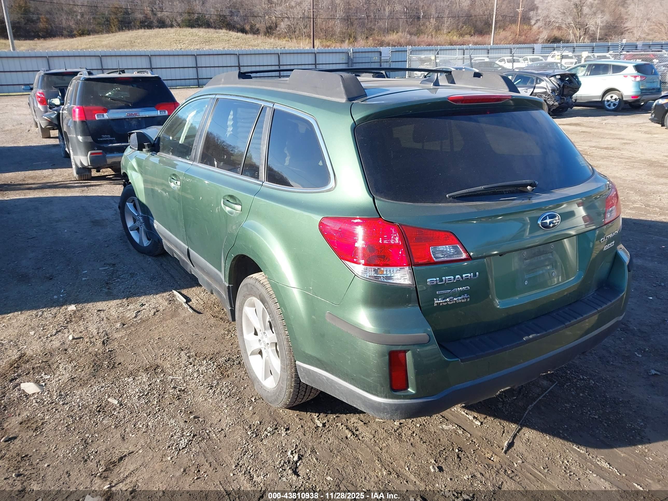 SUBARU OUTBACK image 3