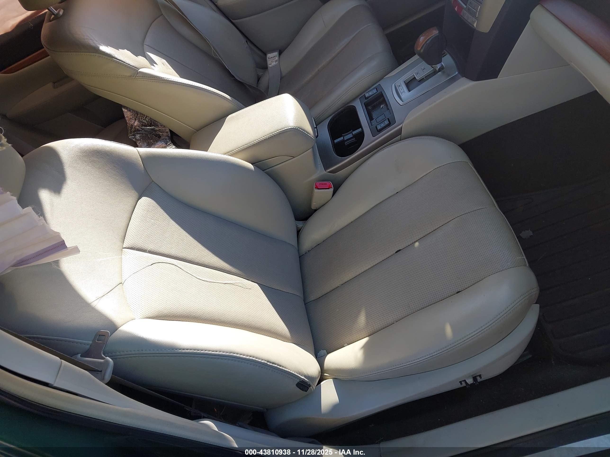 SUBARU OUTBACK image 5