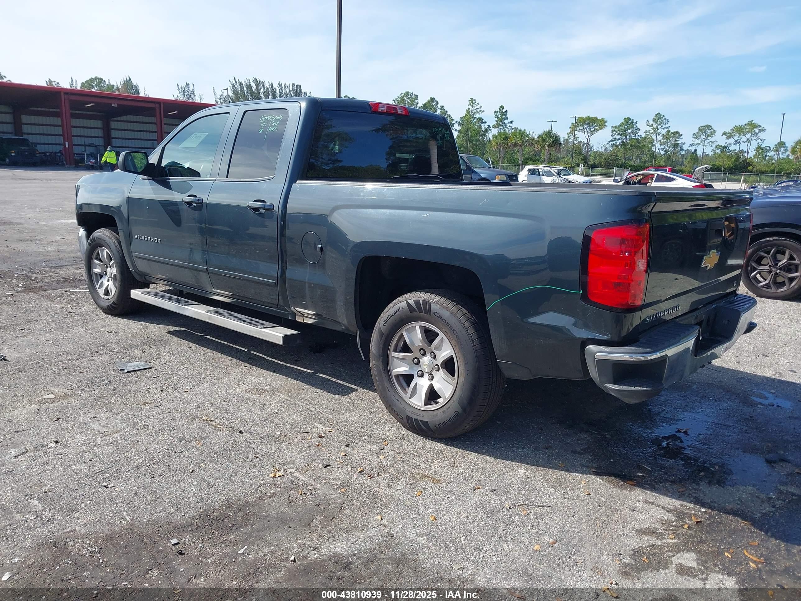 CHEVROLET SILVERADO image 3