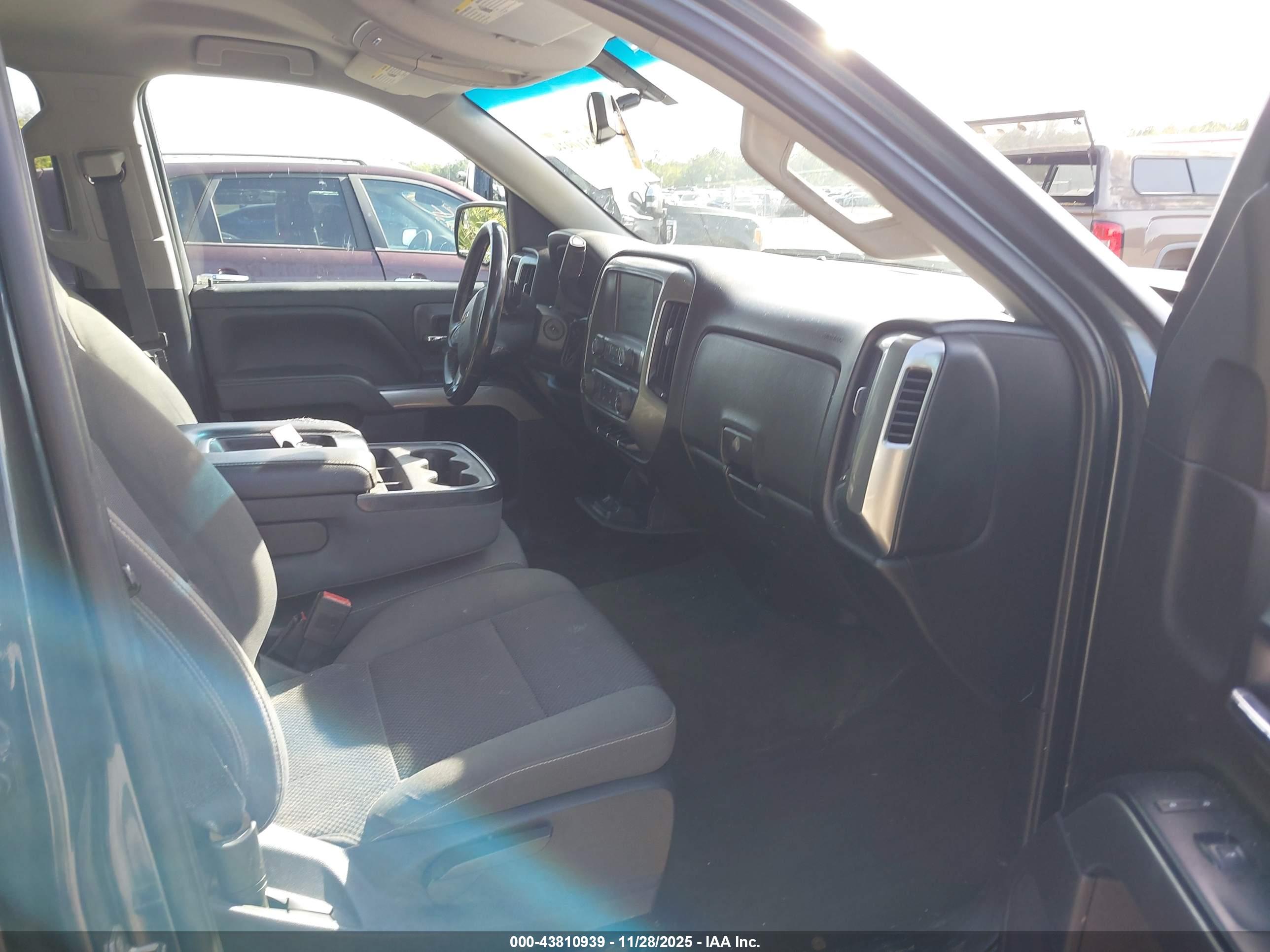 CHEVROLET SILVERADO image 5