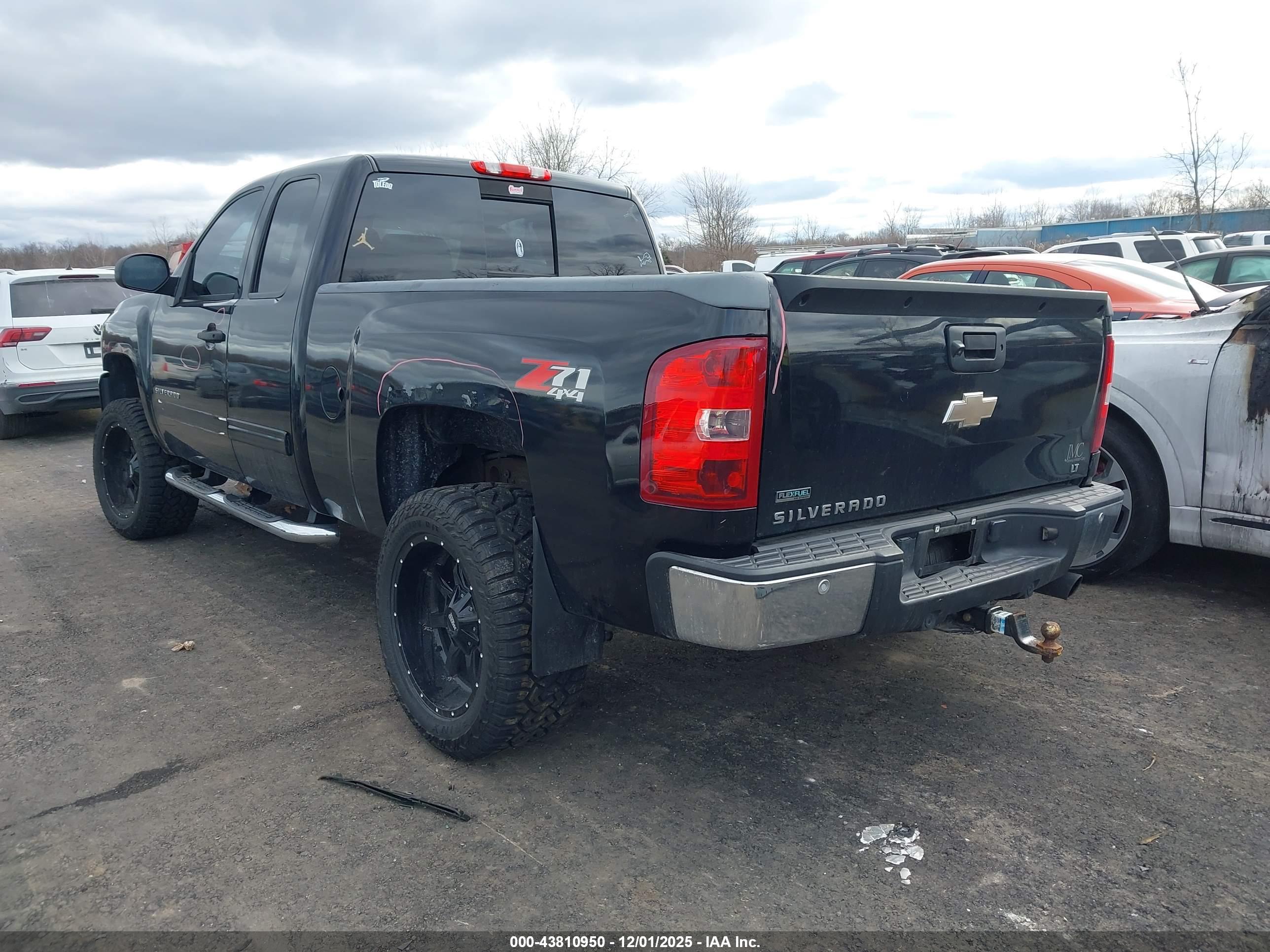 CHEVROLET SILVERADO image 3