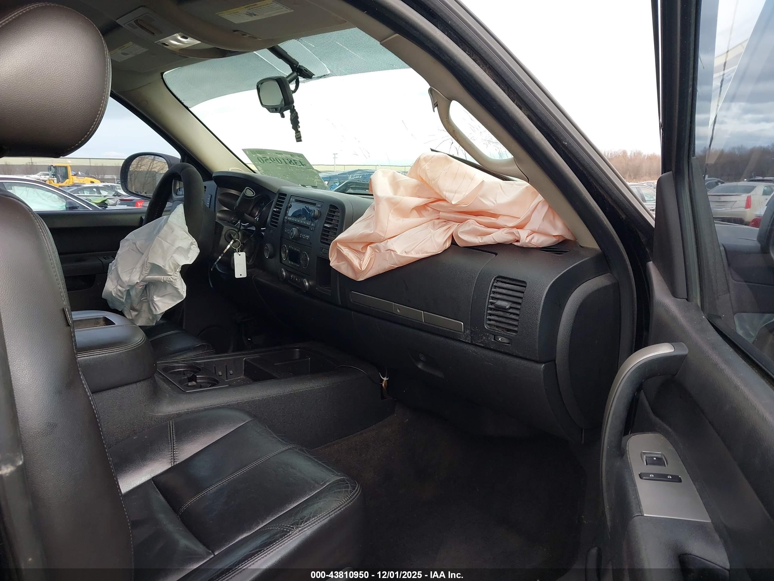 CHEVROLET SILVERADO image 5