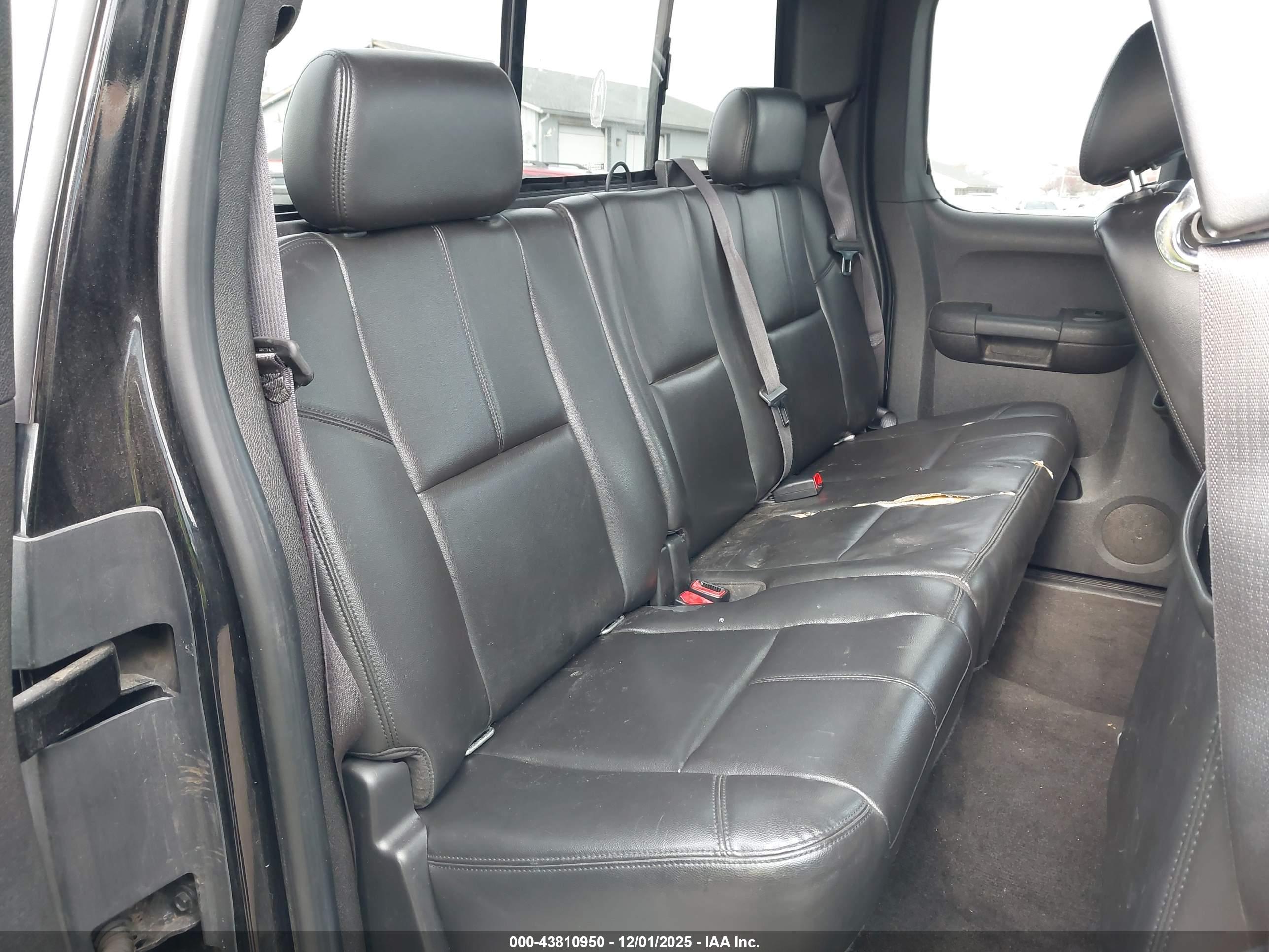 CHEVROLET SILVERADO image 8