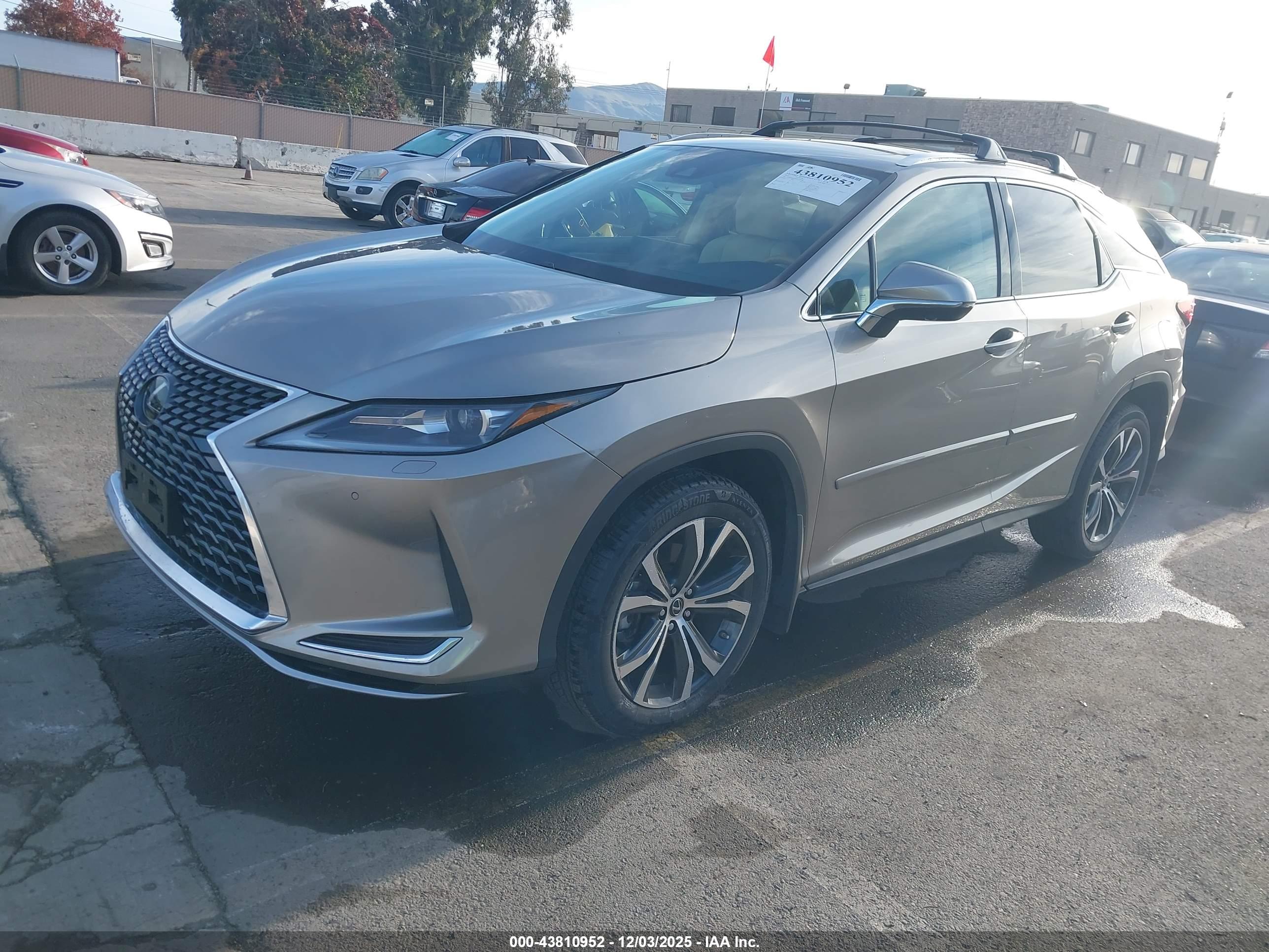 LEXUS RX image 2